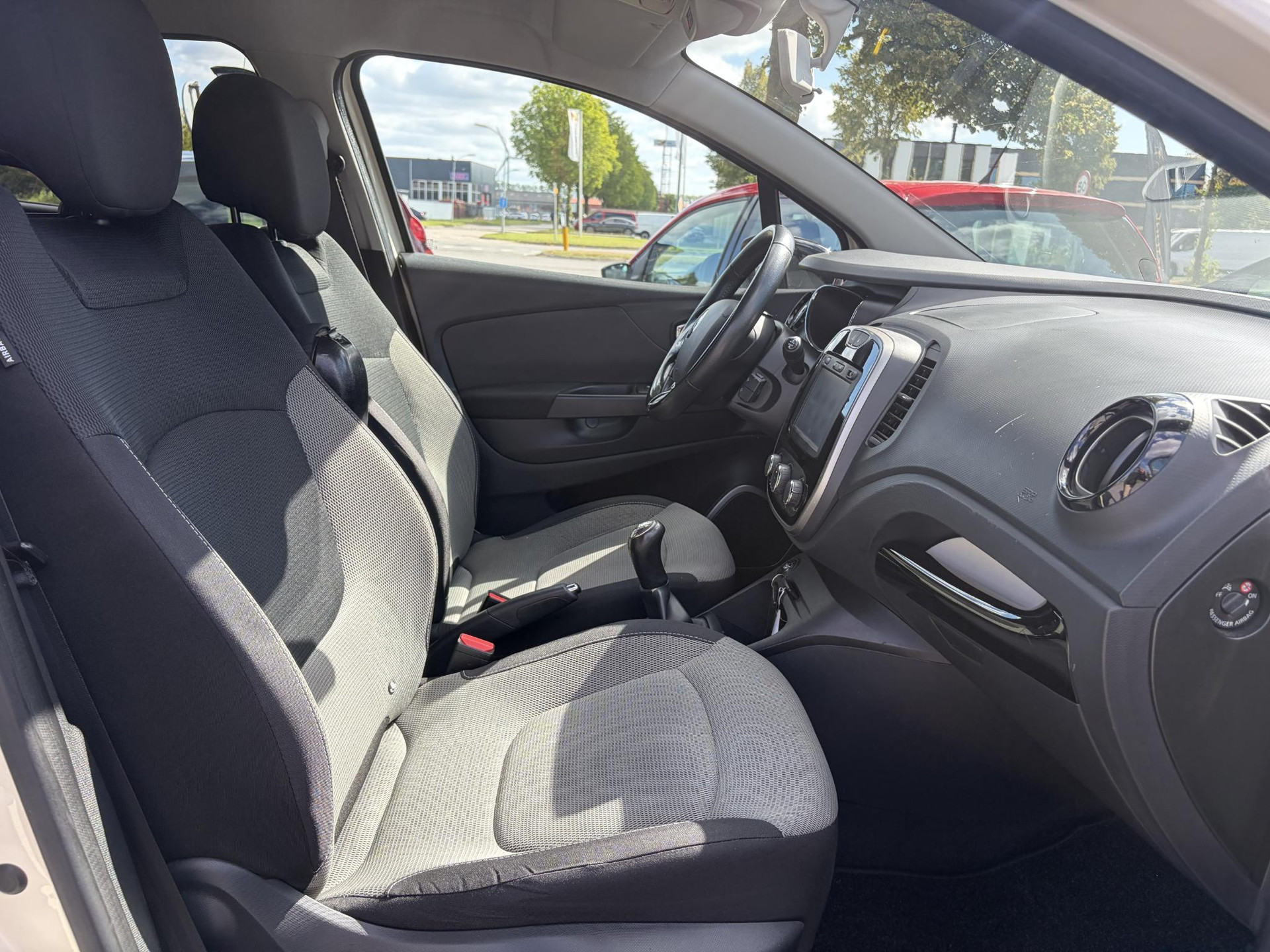 Renault Captur 0.9 TCe Expression ✓1e Eigenaar✓Recent beurt gehad✓Dealer Onderhouden✓Navi✓Keyless✓Lm velgen✓Airco✓Cruise✓Pdc✓N.A.P✓Apk tot 08-2027