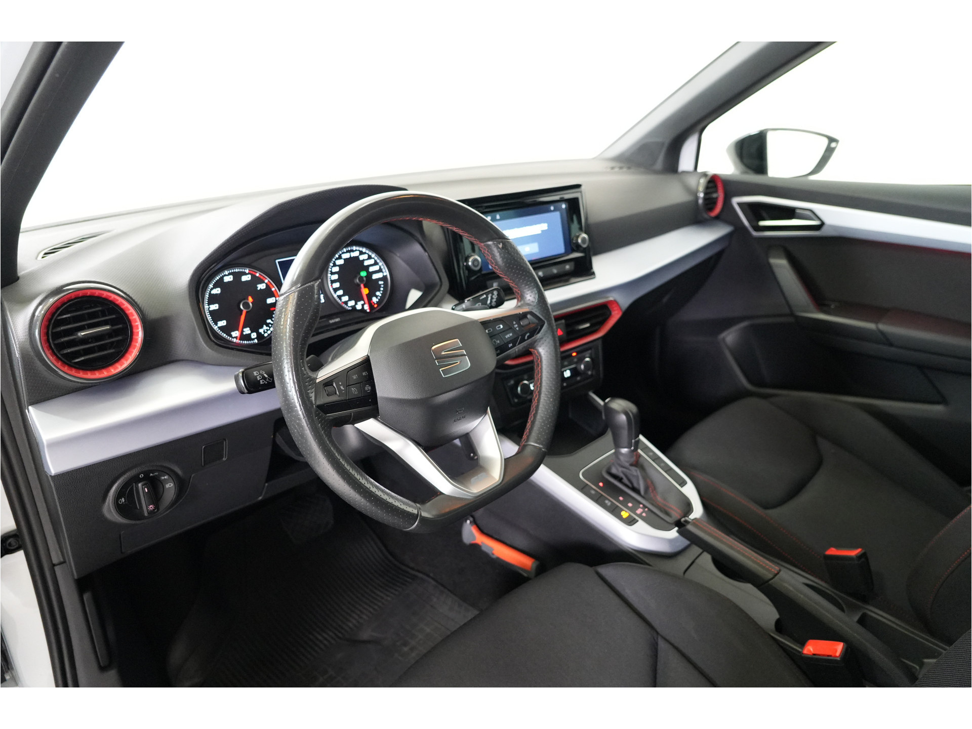 SEAT Arona 1.5 TSI EVO FR Business Intense | 150 pk | Camera | Stl. verw. | Adaptive Cruise |
