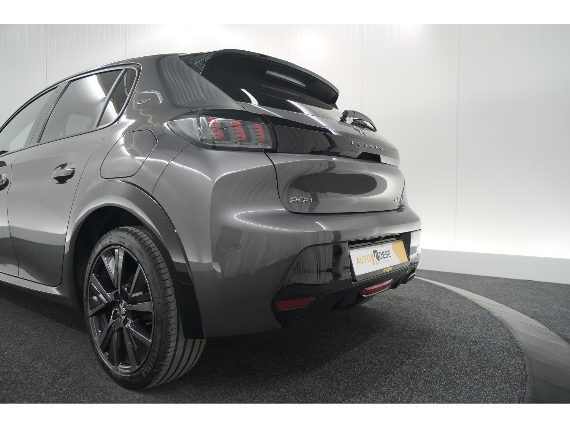 Peugeot 208 PureTech 100 GT | Camera | Adaptieve Cruise Control | Navigatie | Apple Carplay