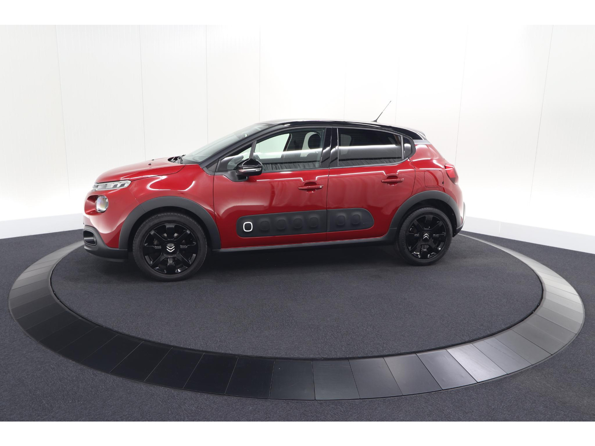 Citroen C3 PureTech 82 S&S Shine | Camera | Apple Carplay | Parkeersensoren | 16 Inch Velgen