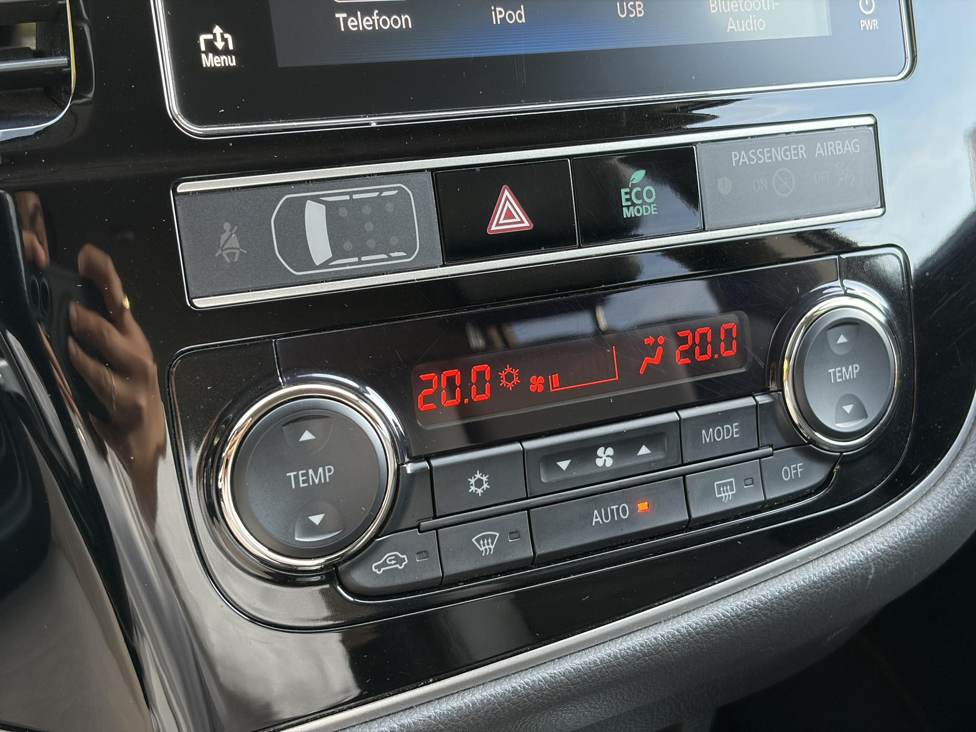 Mitsubishi Outlander 2.4 PHEV Intense ✓1e Eigenaar✓Trakhaak✓SOH 67%✓Carplay✓Camera✓Alcantara-Leder✓Stoelverw-Stoelverkoeling✓Clima✓Cruise✓Pdc V+A✓Keyless✓Net beurt gehad✓18" Lmv✓N.A.P✓Apk tot 10-2027