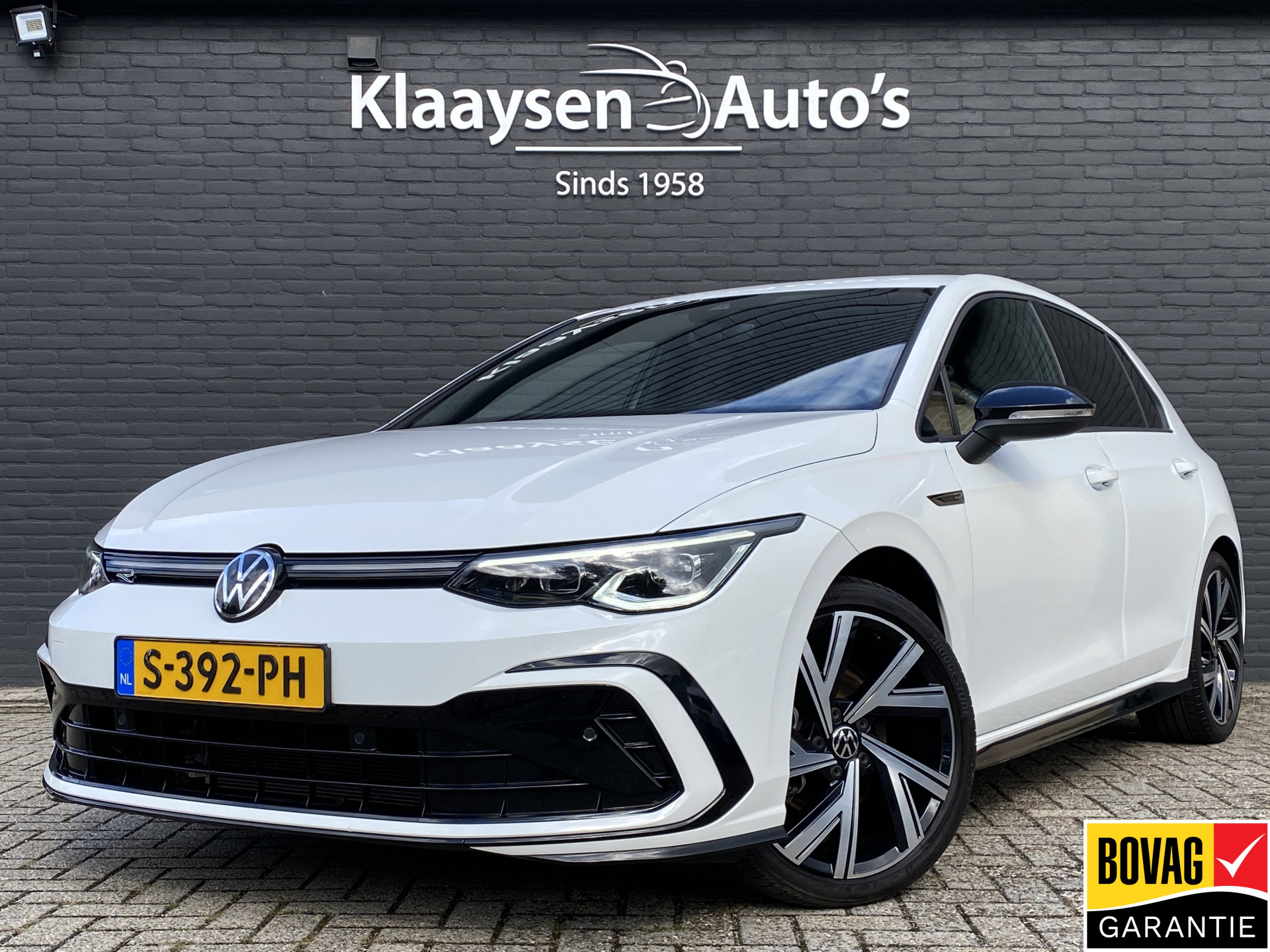 Volkswagen Golf 1.5 eTSI R-Line 150 pk Business+ | 1e eigenaar | navigatie | IQ light | camera | sfeerverlichting | stoel-stuurverw.
