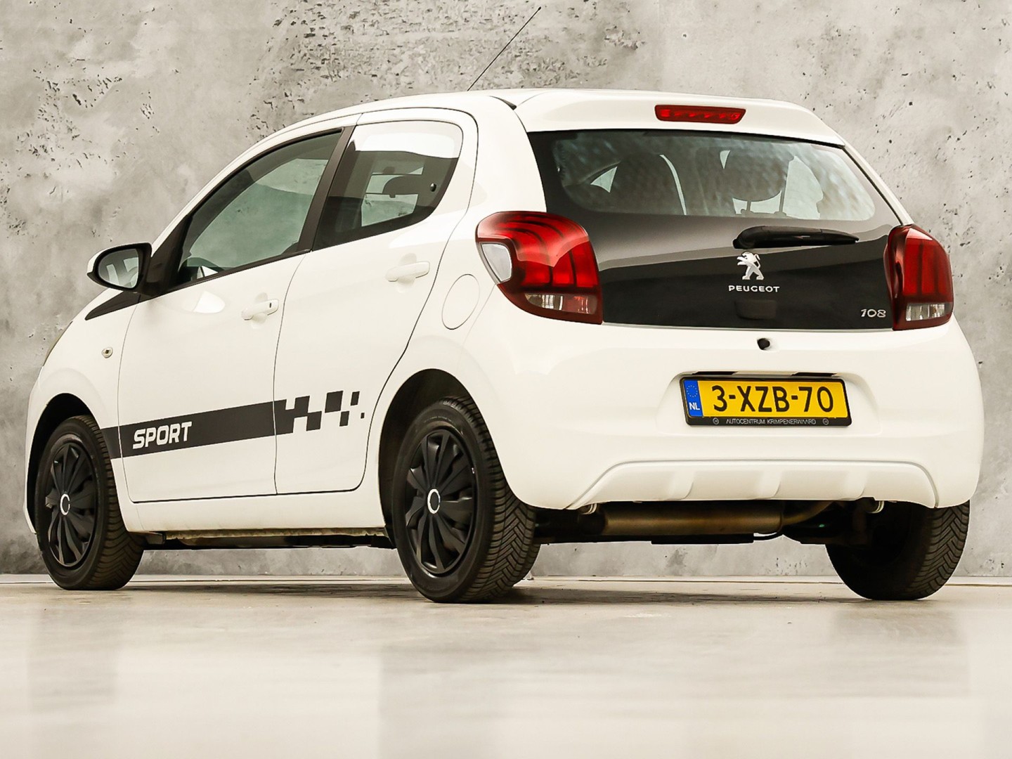 Peugeot 108 1.0 e-VTi Sport (AIRCO, BLUETOOTH, SPORTSTOELEN, ELEK RAMEN, MULTIFUNCTIONEEL STUURWIEL, NIEUWSTAAT)