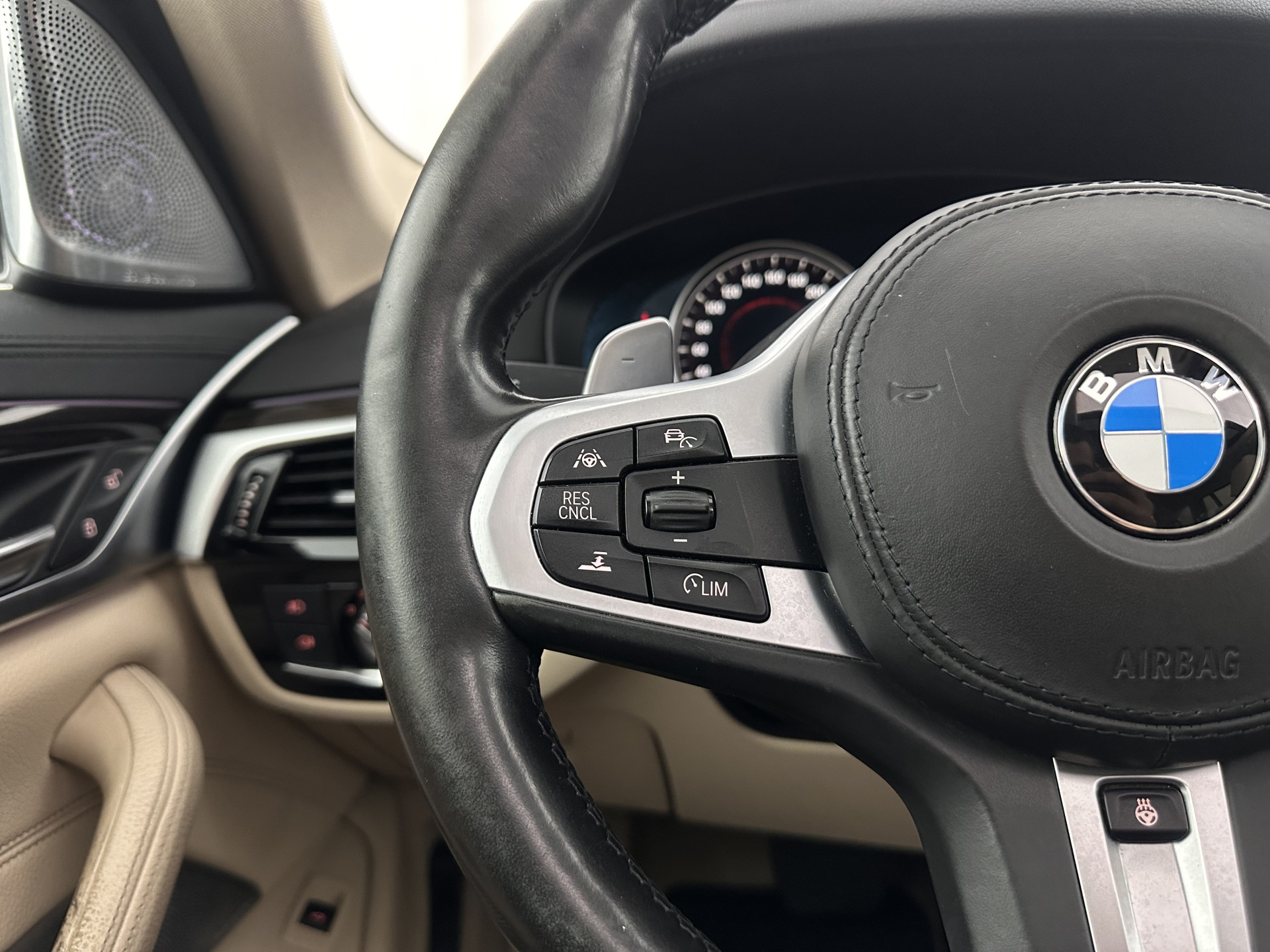 BMW 5-serie Touring 530d High Executive Luxury-Line Aut. *PANO | BOWERS-WILKINS | LEATHER | FULL-LED | ADAPTIVE-CRUISE | BLINDSPOT | MEMORY-PACK | TOPVIEW | HEAD-UP | HEATED-COMFORTSEATS | DIGI-COCKPIT | NAVI-FULLMAP | TOWBAR | 19''ALU*