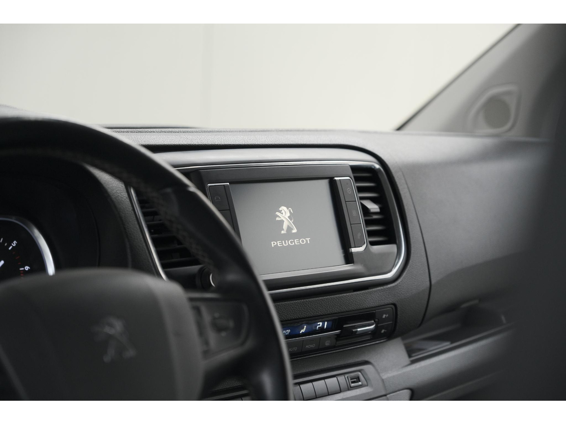 Peugeot Expert 2.0 BlueHDI 180 Automaat Standard Premium | Standkachel | Trekhaak | Head-Up Display | Camera | Apple Carplay | Laadruimte Betimmering