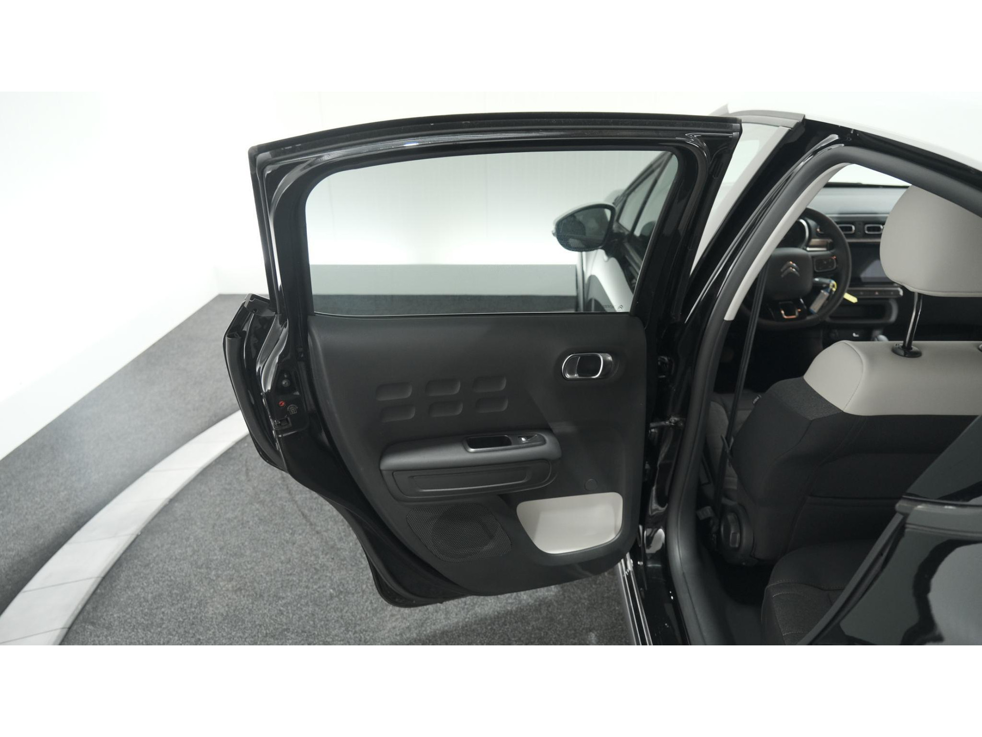 Citroen C3 PureTech 82 Feel Edition | Apple Carplay | Parkeersensoren | Navigatie | Climate Control | 16 Inch Velgen
