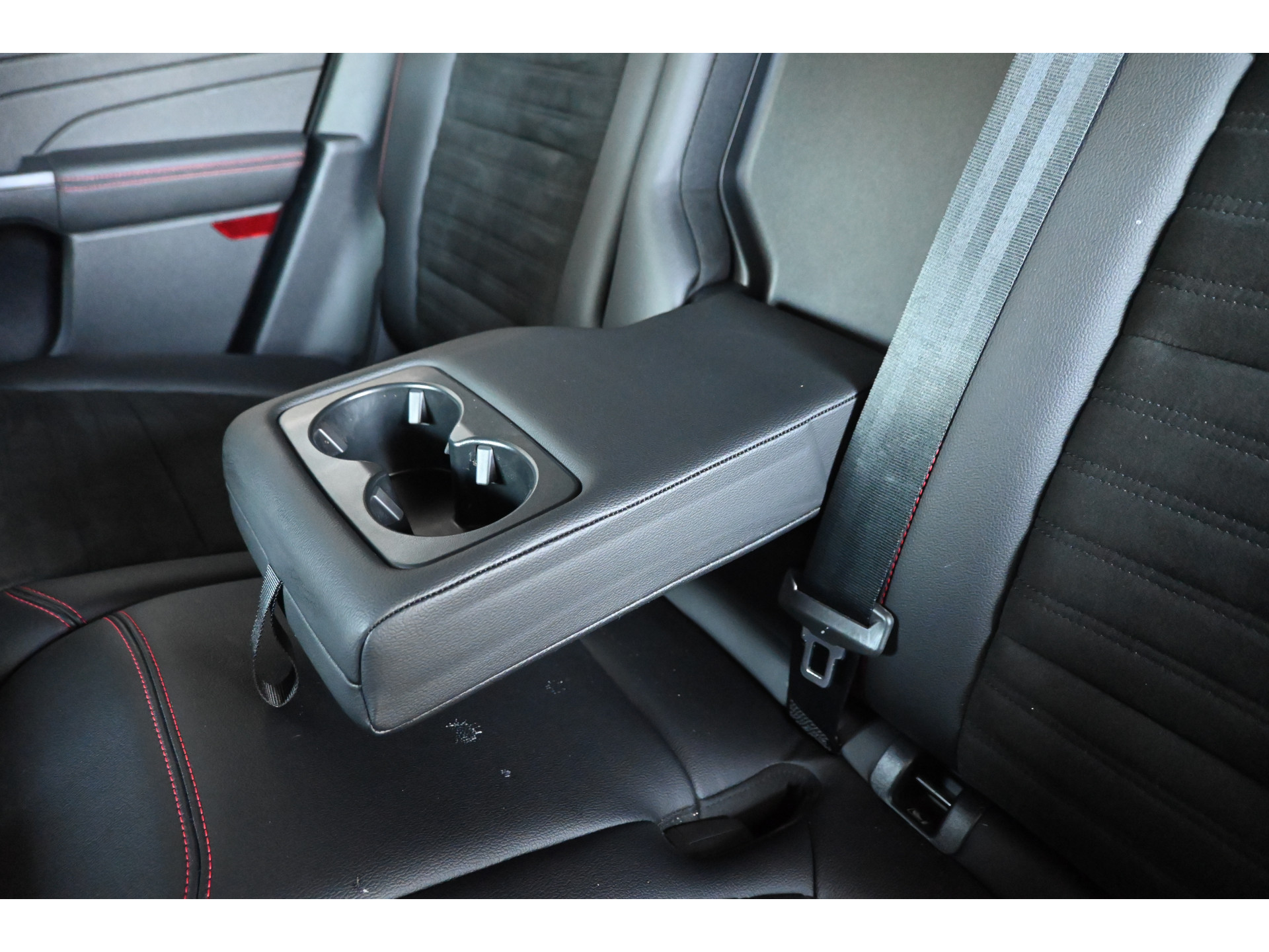 Ford Kuga 2.5 PHEV Vignale Automaat Navigatie Stoelverwarming Head Up! LED Camera Rijklaarprijs! Inruil Mogelijk!