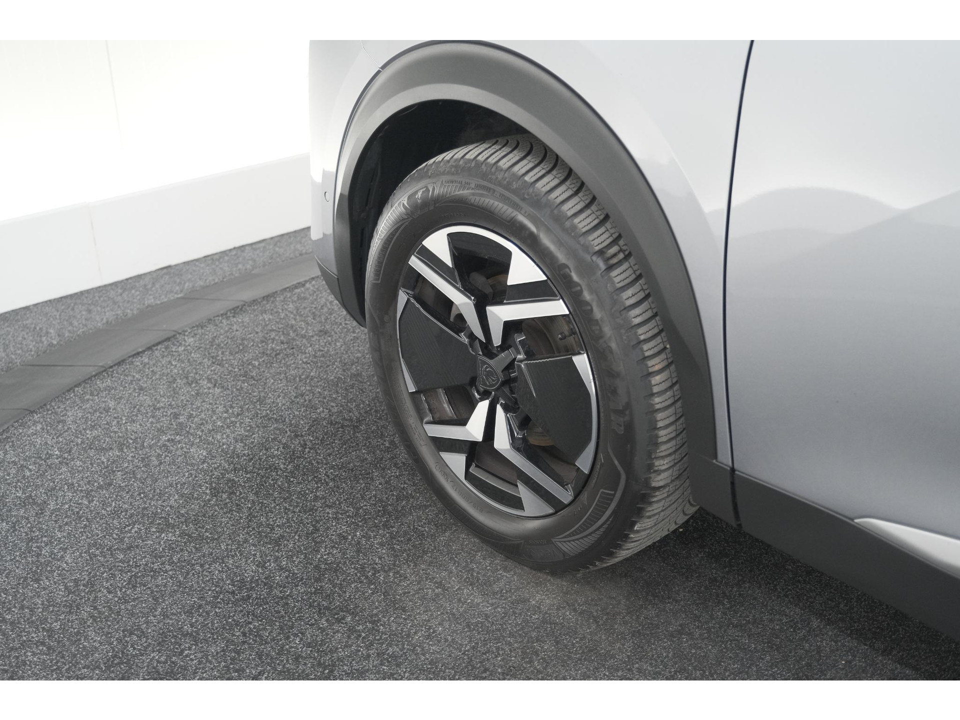 Peugeot 2008 PureTech 130 EAT8 GT | 360 Camera | Adaptieve Cruise Control | Dodehoekdetectie | Navigatie