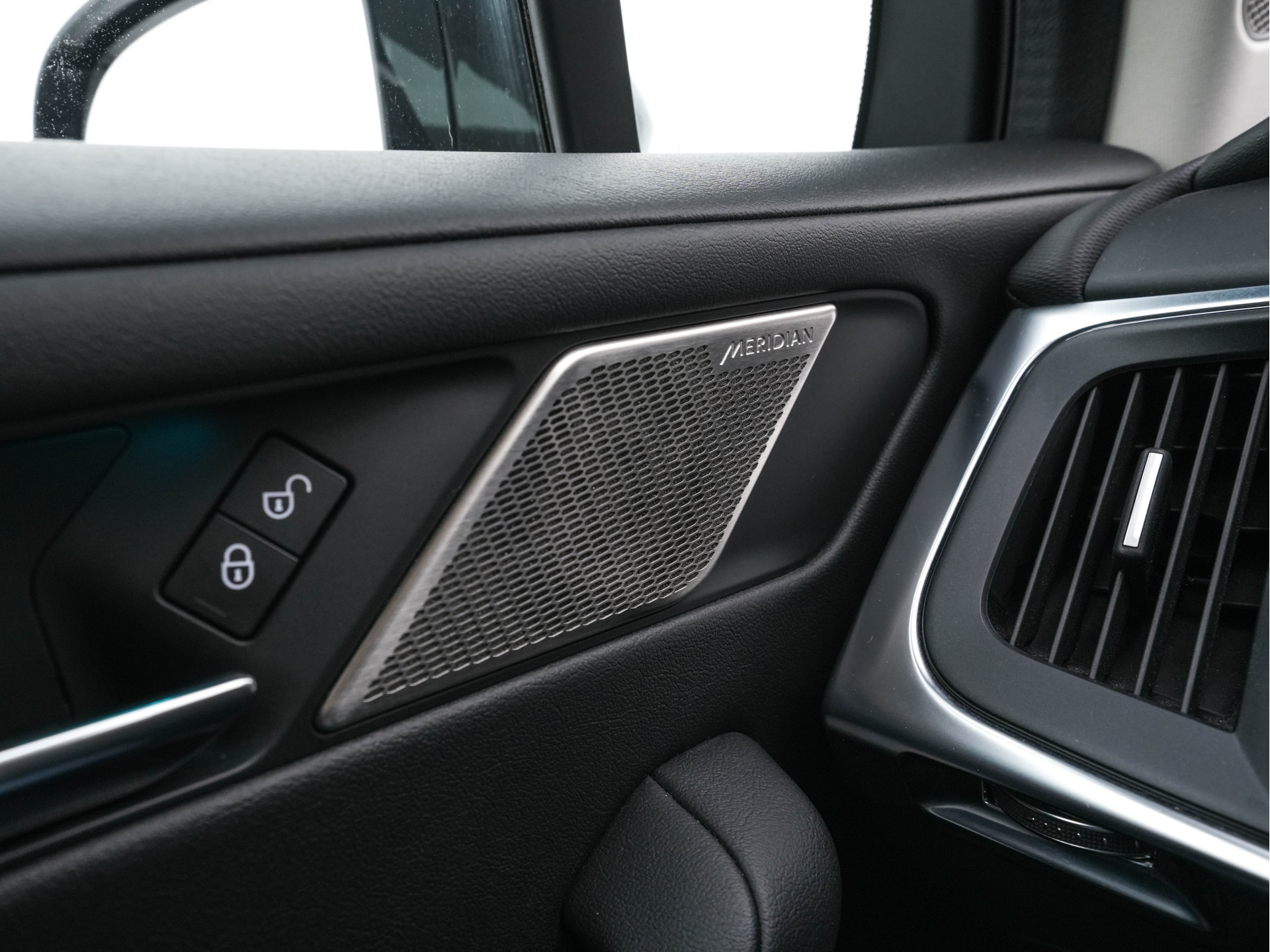 Jaguar I-PACE EV400 Business Edition S 90 kWh {SOH-89%} (INCL-BTW) *HEATPUMP | PANO | LEATHER | MERIDIAN-AUDIO | FULL-LED | HEATED/COOLED-COMFORTSEATS | DAB+ | CAMERA | DIGI-COCKPIT | NAVI-FULLMAP | ECC | KEYLESS | PDC | CCS-FASTLOADER | CRUISE |