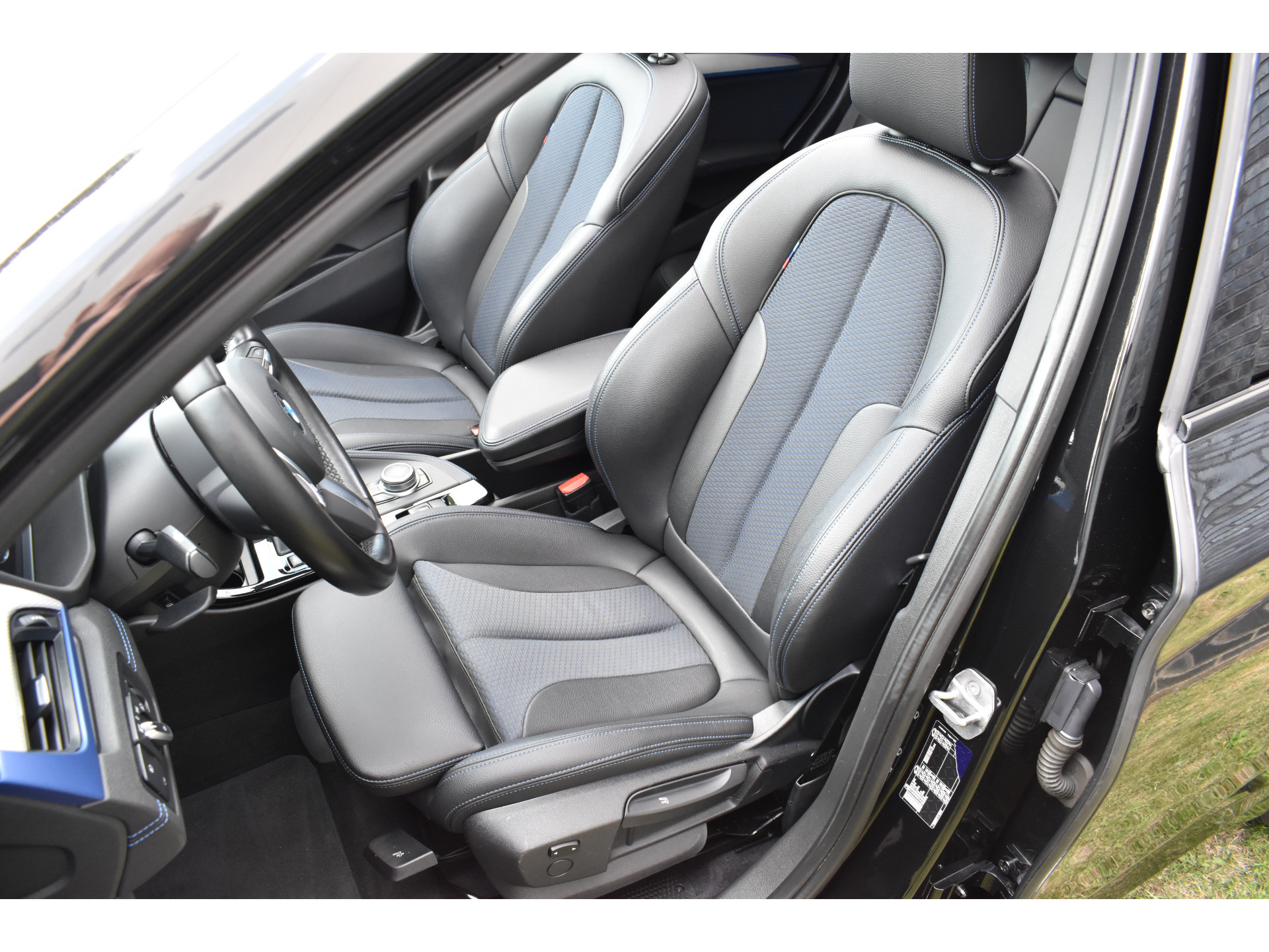 BMW X1 sDrive18i M-Pakket Carplay/Navi Panoradak Automaat Led Stoelverwarming