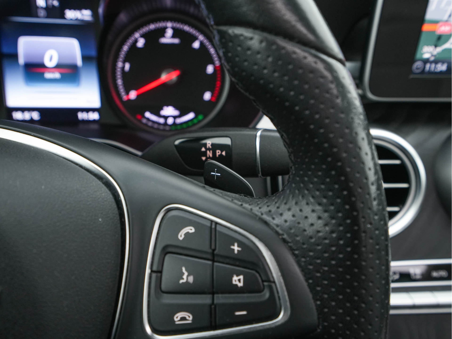 Mercedes-Benz C-klasse Estate 300 CDI HYBRID Avantgarde Lease Edition Aut. *PANO | LEATHER-MICROFIBRE | FULL-LED | NAVI-FULLMAP | SPORT-SEATS | ECC | SHIFT-PADDLES | PDC | CRUISE | TOWBAR | 17''ALU*