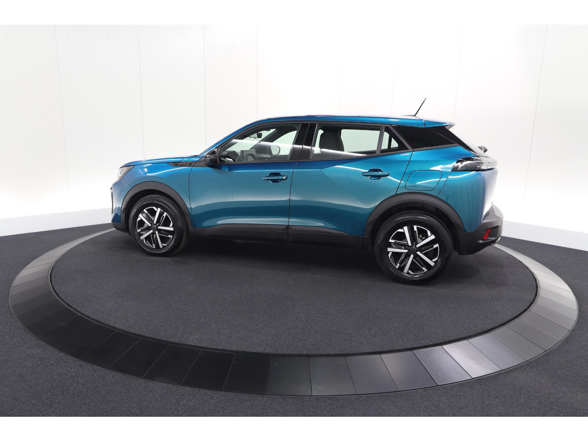 Peugeot 2008 Hybrid 136 e-DCS6 Style | Apple Carplay | Parkeersensoren | Climate control