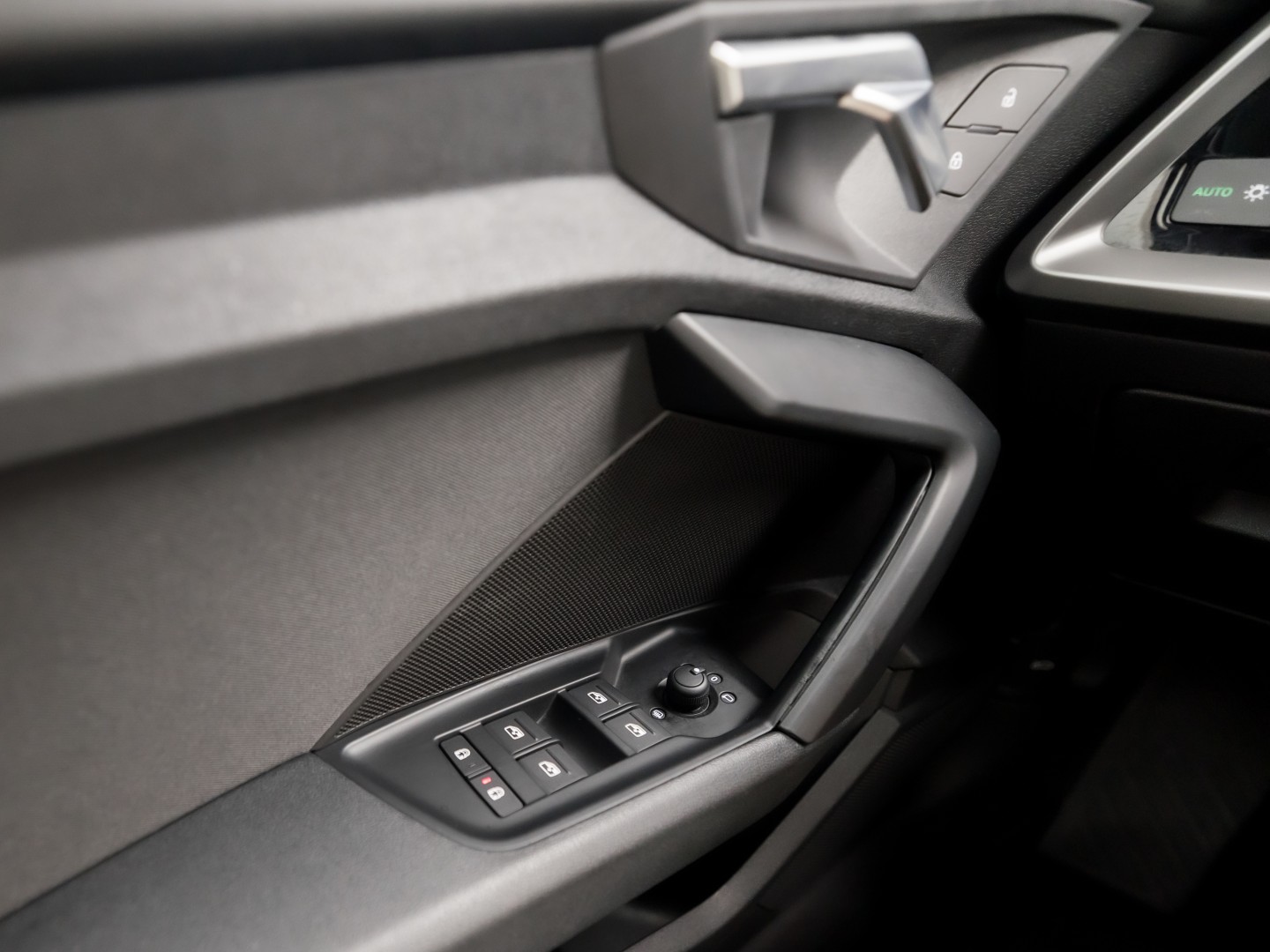 Audi A3 Sportback 30 TFSI Sport (APPLE CARPLAY, GROOT NAVI, CAMERA, ELEK STOEL, ADAPTIVE CRUISE, STOELVERWARMING, SPORTSTOELEN, GETINT GLAS, KEYLESS START, NIEUWSTAAT)