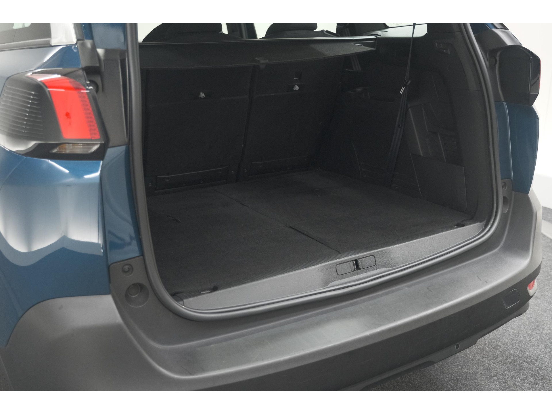 Peugeot 5008 PureTech 130 EAT8 Active Pack | 7 Zitplaatsen | Camera | Navigatie | Apple Carplay | Parkeersensoren