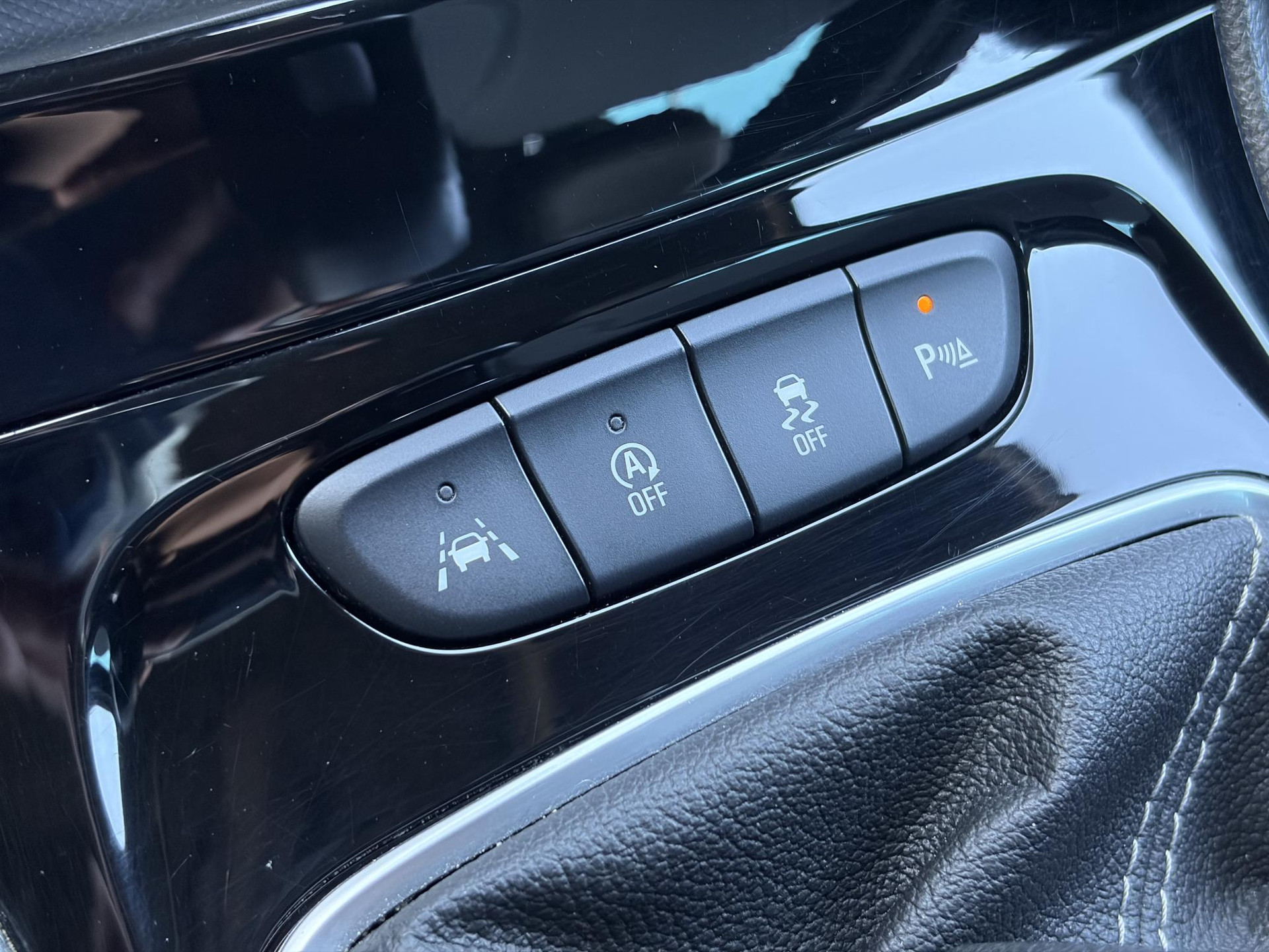 Opel Astra 1.2 Launch Elegance 2e Eigenaar,Camera,Stoelverw-Stuurverw,110pk,Navi,Carplay,Halfleder,Elekt.Stoel,6 Bak,Clima,Cruise,Lm velgen,Pdc V+A,N.A.P,Net beurt gehad,Apk tot 09-2028