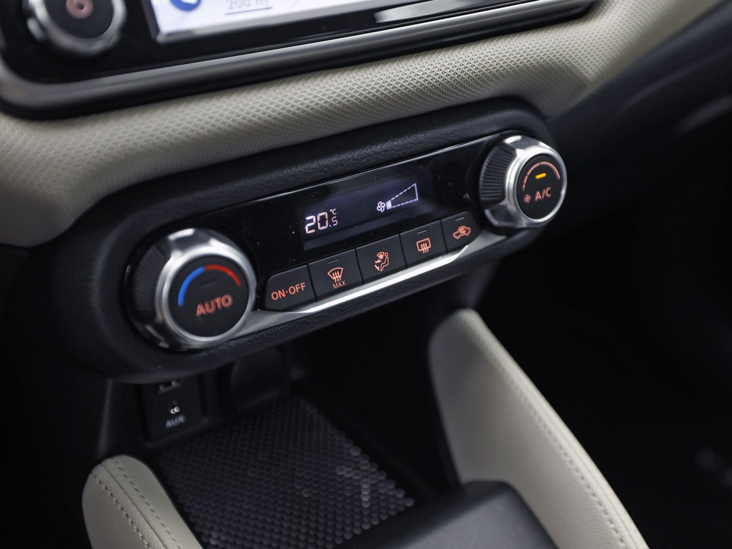 Nissan Micra 0.9 IG-T N-Connecta Sport (NAVIGATIE, CLIMATE, CAMERA, GETINT GLAS, SPORTSTOELEN, ELEK RAMEN, CRUISE, NIEUWSTAAT)