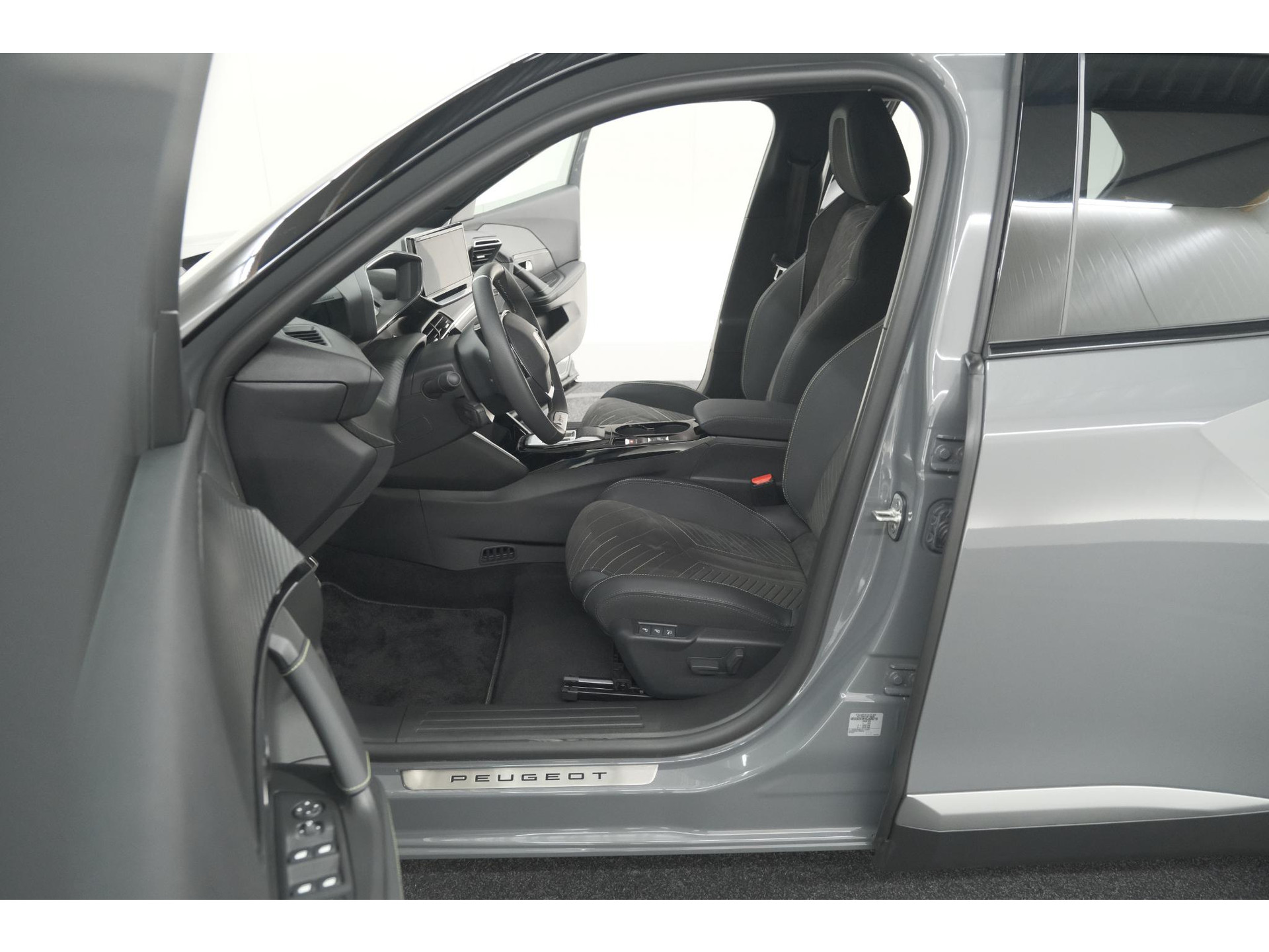 Peugeot e-2008 EV GT Avantage 54 kWh | 360 Camera | Massage Functie | Dodehoekdetectie | Stoelverwarming