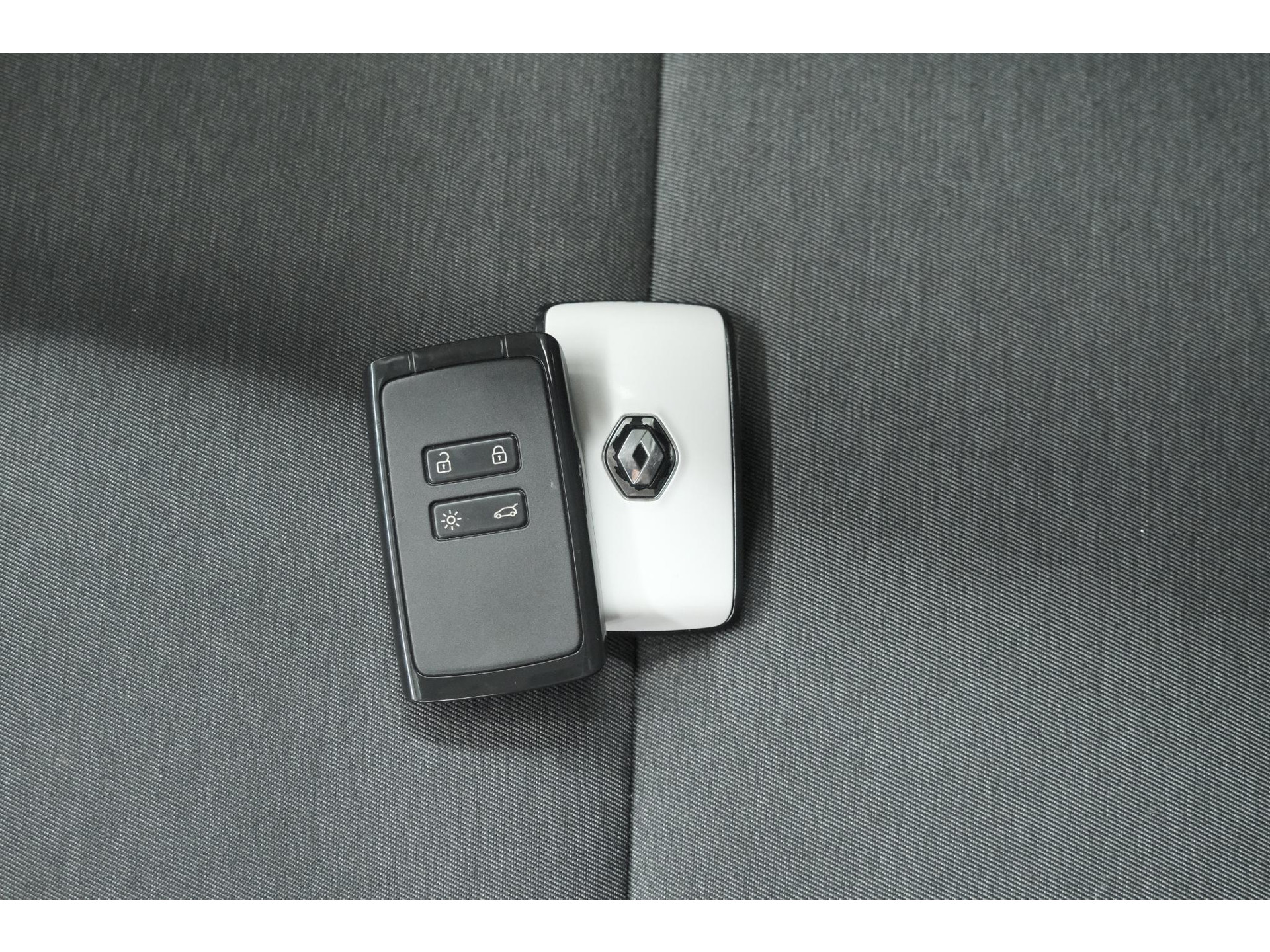 Renault Captur TCe 90 Evolution | Parkeersensoren | Navigatie | Allseason Banden | Apple Carplay
