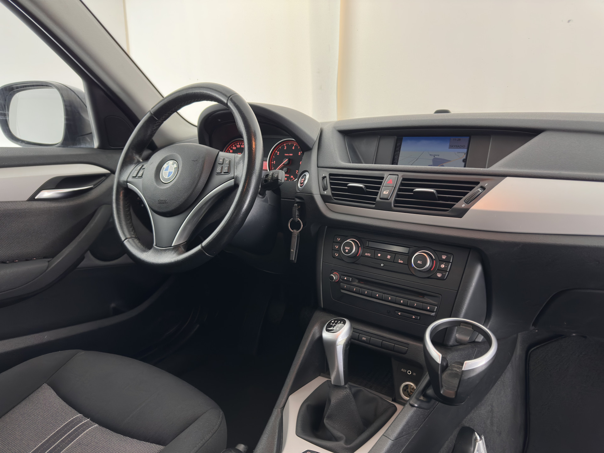 BMW X1 sDrive18i X-Line Executive *NAVI-FULLMAP | COMFORT-SEATS | ECC | PDC | CRUISE | TOWBAR | 18''ALU*