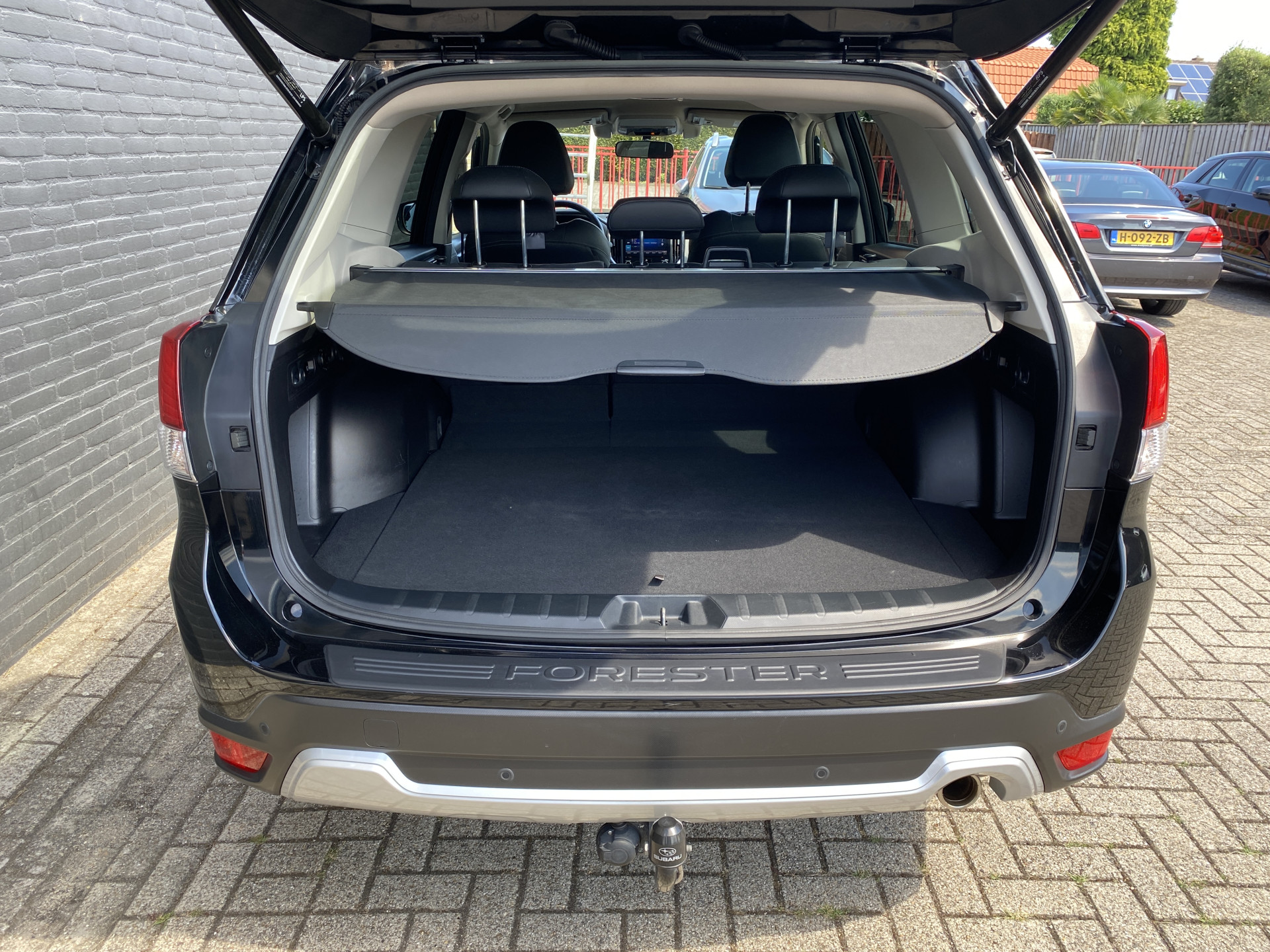 Subaru Forester 2.0i e-BOXER Luxury AUT. | dealer onderh. | leder interieur | trekhaak | adapt. cruise | carplay | memory seat
