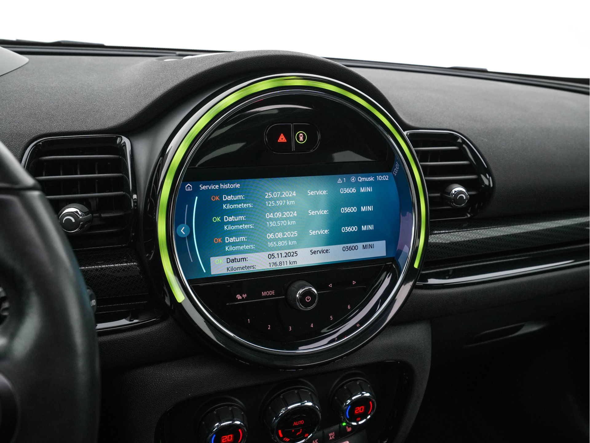 MINI Mini Clubman 2.0 Cooper S ALL4  Premier Plus JCW (INCL-BTW) Aut * PANO | LEATHER | FULL-LED | HEATED-SPORTSEATS | DIGI-COCKPIT | AMBIENT-LIGHT | PRIVACY-GLASS | HEAD-UP | PDC | CAMERA | DAB  | KEYLESS | TOWBAR | 18"ALU*