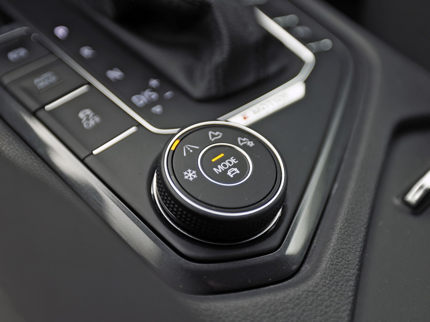 Volkswagen Tiguan 1.4 TSI 4Motion R-Line Sport 150Pk Automaat (VIRTUAL COCKPIT, APPLE CARPLAY, MODE KNOP, GROOT NAVI, ALCANTARA, STOELVERWARMING, SPORTSTOELEN, GETINT GLAS, ADAPTIVE CRUISE, NIEUWSTAAT)