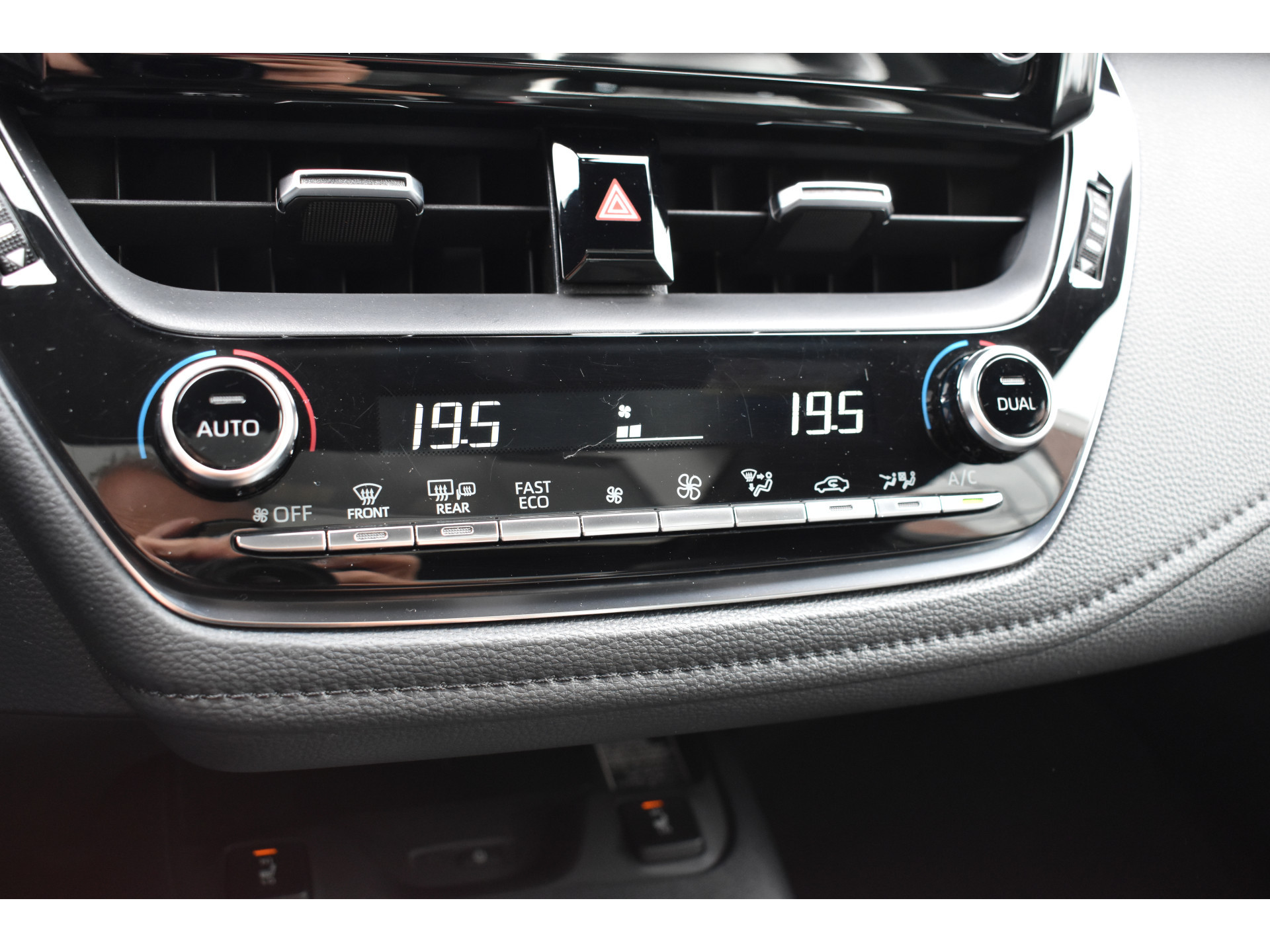 Toyota Corolla 2.0 Hybrid GR-Sport Plus Pano Bi-tone Automaat