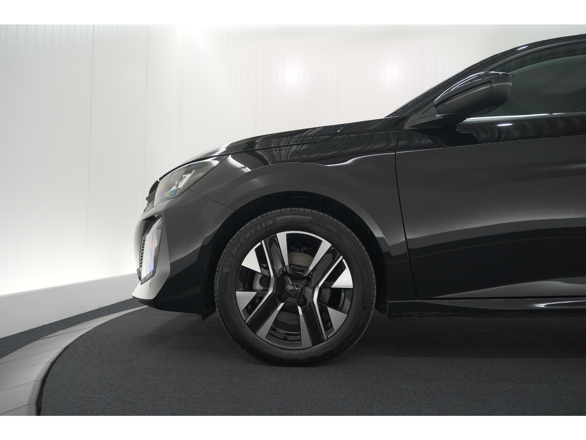 Peugeot 208 PureTech 100 Allure | Apple Carplay | Parkeersensoren | Climate Control