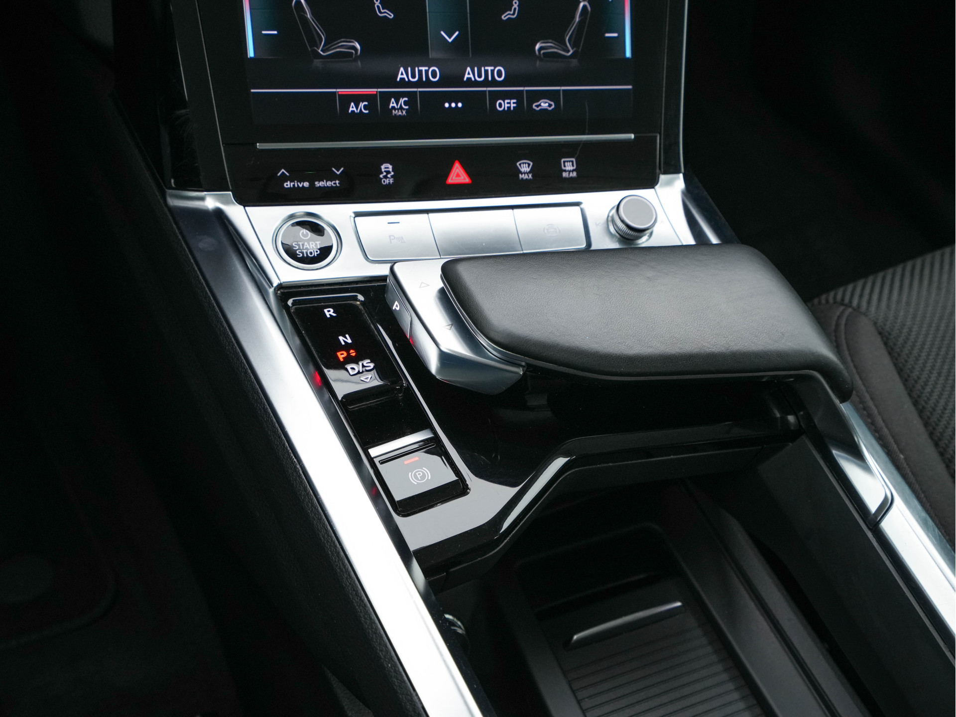 Audi e-tron Sportback 55 Quattro Business edition 95 kWh [ 3-Fase ] {SOH-100%} (INCL-BTW) *DIGI-COCKPIT | FULL-LED | MEMORY-PACK | DAB | KEYLESS | NAVI-FULLMAP | SHIFT-PADDLES | AUDI-SOUND | COMFORT-SEATS | 20''ALU*