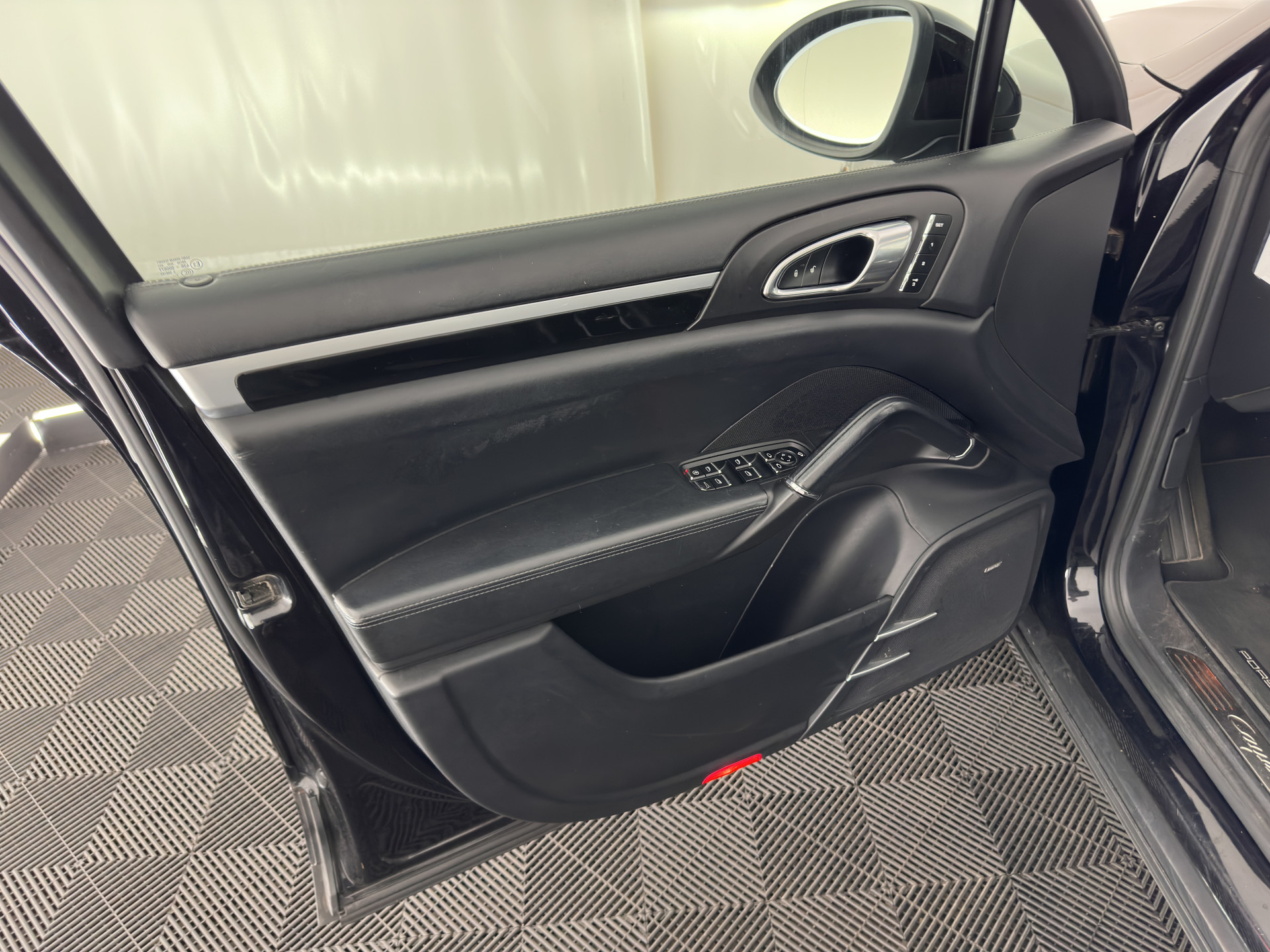 Porsche Cayenne 3.0 D Aut. *PANO | LEATHER | XENON-PLUS | SPORT-CHRONO | HEATED-COMFORTSEATS | BOSE-SOUND | MEMORY-PACK |  AIR-SUSPENSION | NAVI-FULLMAP | TOWBAR | LANE-ASSIST | SHIFT-PADDLES | 18''ALU*