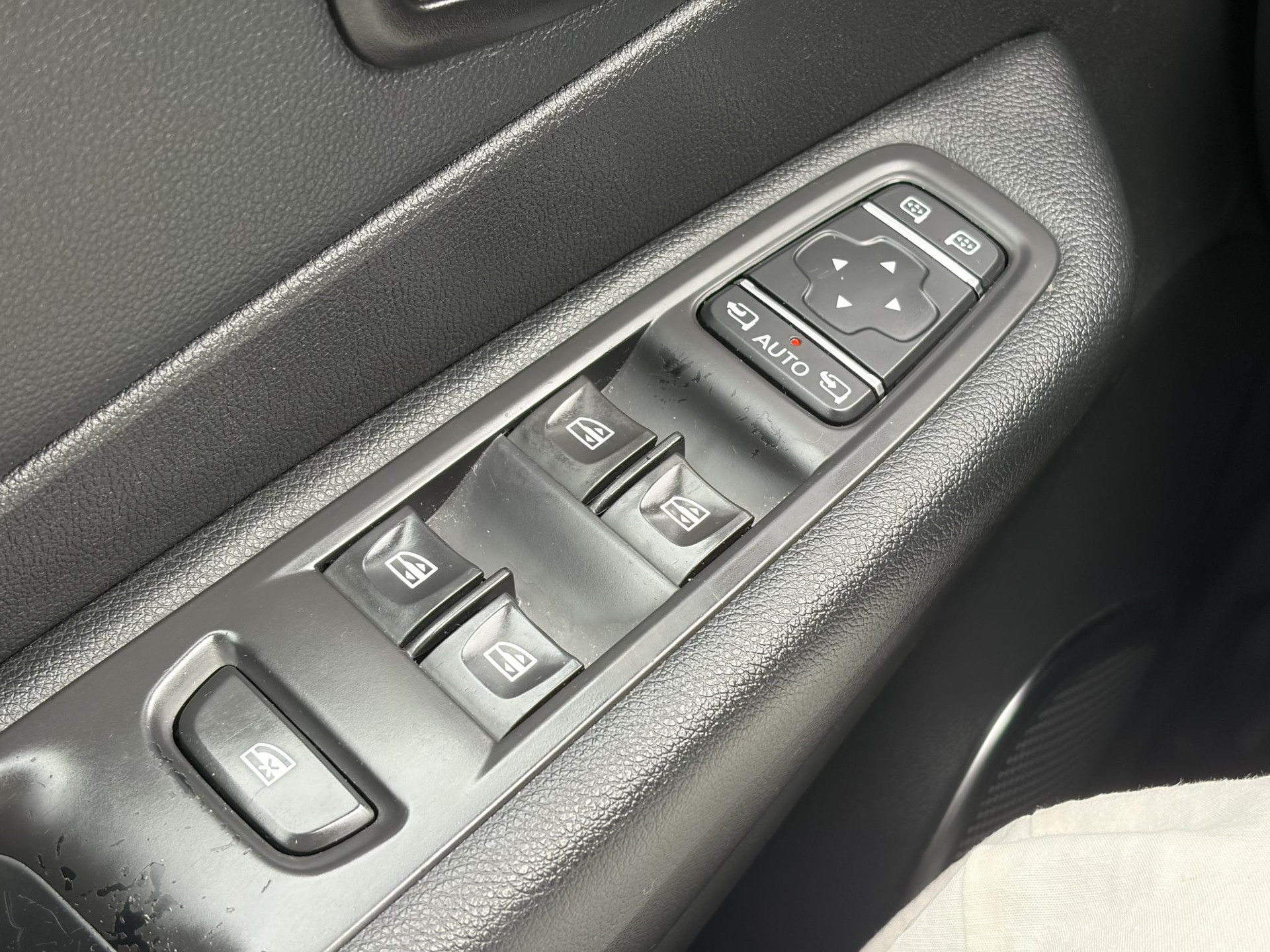 Renault Captur 1.2 TCe Intens 120pk,1e Eigenaar,Camera,Trekhaak,Carplay,Pdc,Clima,Cruise,Dealer Onderhouden,6 Bak,Lm velgen,Dodehoek,N.A.P,Apk tot 10-2027
