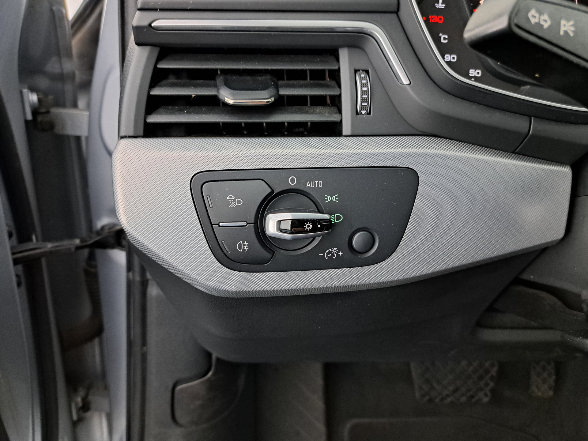 Audi A4 Avant 2.0 TDI Ultra Sport Pro Line S (INCL-BTW) Aut. *DIGI-COCKPIT | FULL-LED | NAVI-FULLMAP | HEATED-SPORTSEATS | ECC | KEYLESS | SHIFTPADDLES | CRUISE | TOWBAR | 17"ALU*