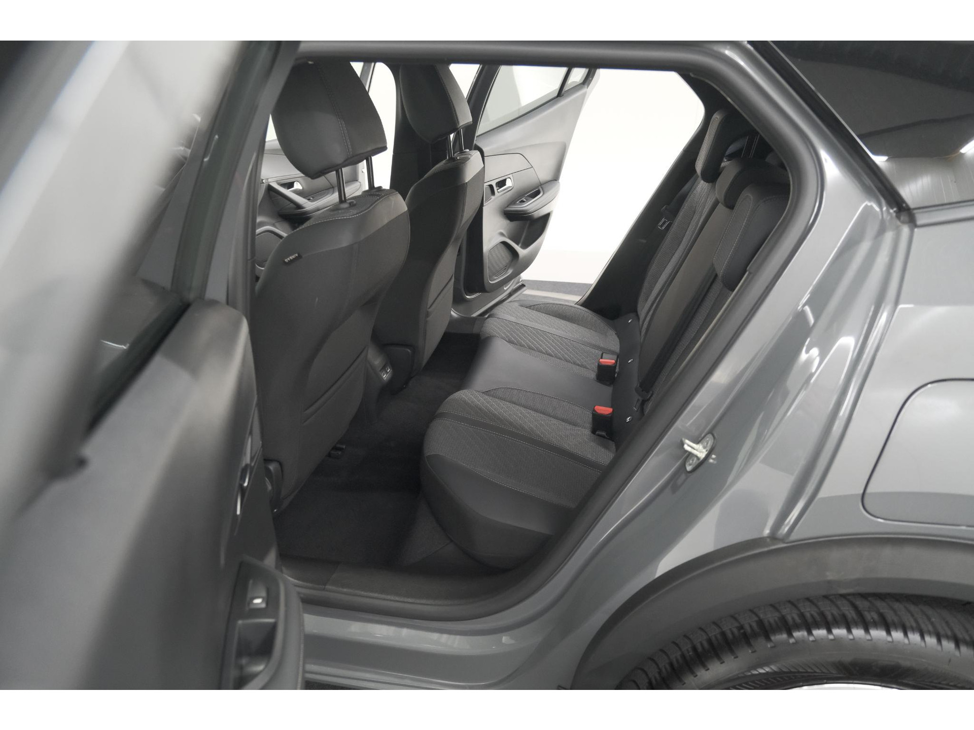 Peugeot 2008 PureTech 100 Allure | Allseason Banden | 360 Camera | Adaptieve Cruise Control | Dodehoekdetetie | Navigatie