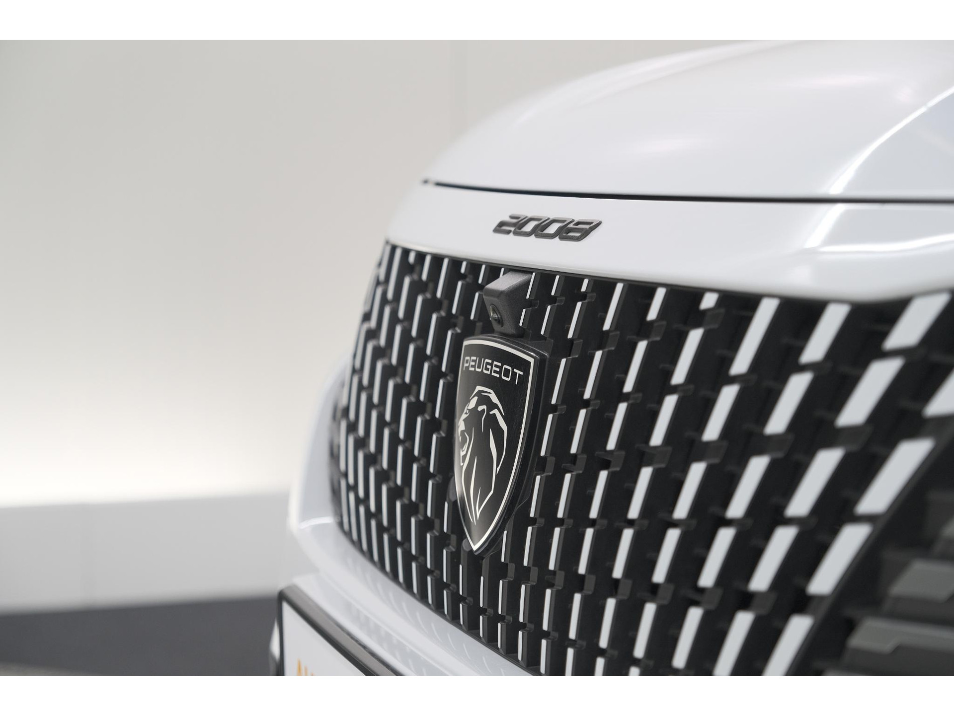 Peugeot 2008 PureTech 130 EAT8 Allure | Allseason banden | 360 Camera | Dodehoekdetectie | Apple Carplay | Stoelverwarming