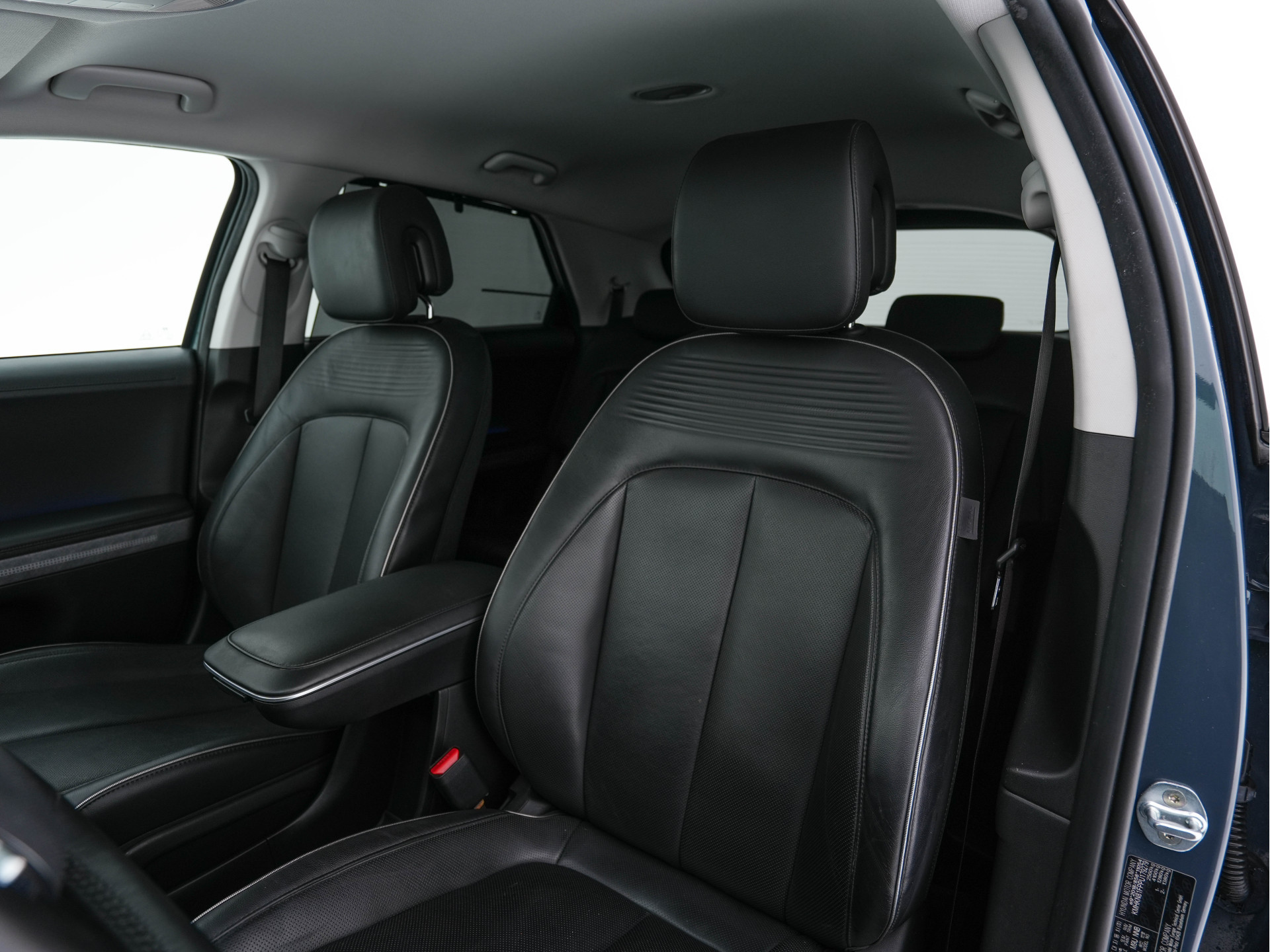 Hyundai IONIQ 5 Connect+ AWD 77.4 kWh [3-FASE]  { SOH-92% } (INCL-BTW) Aut.* HEATPUMP | LEATHER | BOSE-AUDIO | FULL-LED | DIGI-COCKPIT | AMBIENT-LIGHT | DAB | SHIFT-PADDLES | HEAD-UP | NAVI-FULLMAP | KEYLESS | CAMERA | HEATED-COMFORTSEATS | ...