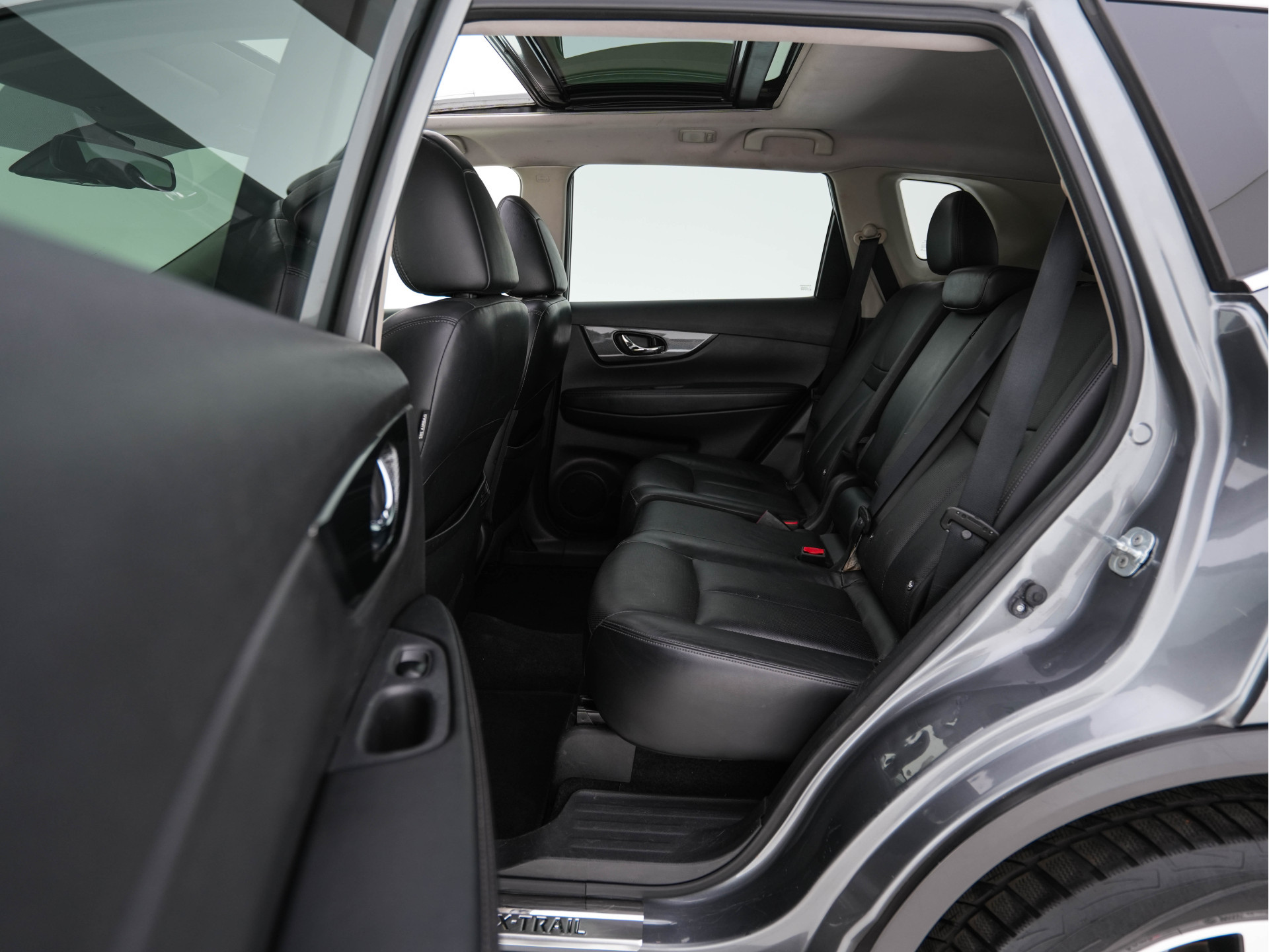 Nissan X-Trail 1.6 dCi Tekna (INCL-BTW) Aut. *PANO | LEATHER | FULL-LED | TOP-VIEW | JBL-AUDIO | BLINDSPOT | KEYLESS | HEATED-COMFORTSEATS | NAVI-FULLMAP | CARPLAY | PRIVACY-GLASS | 19''ALU*