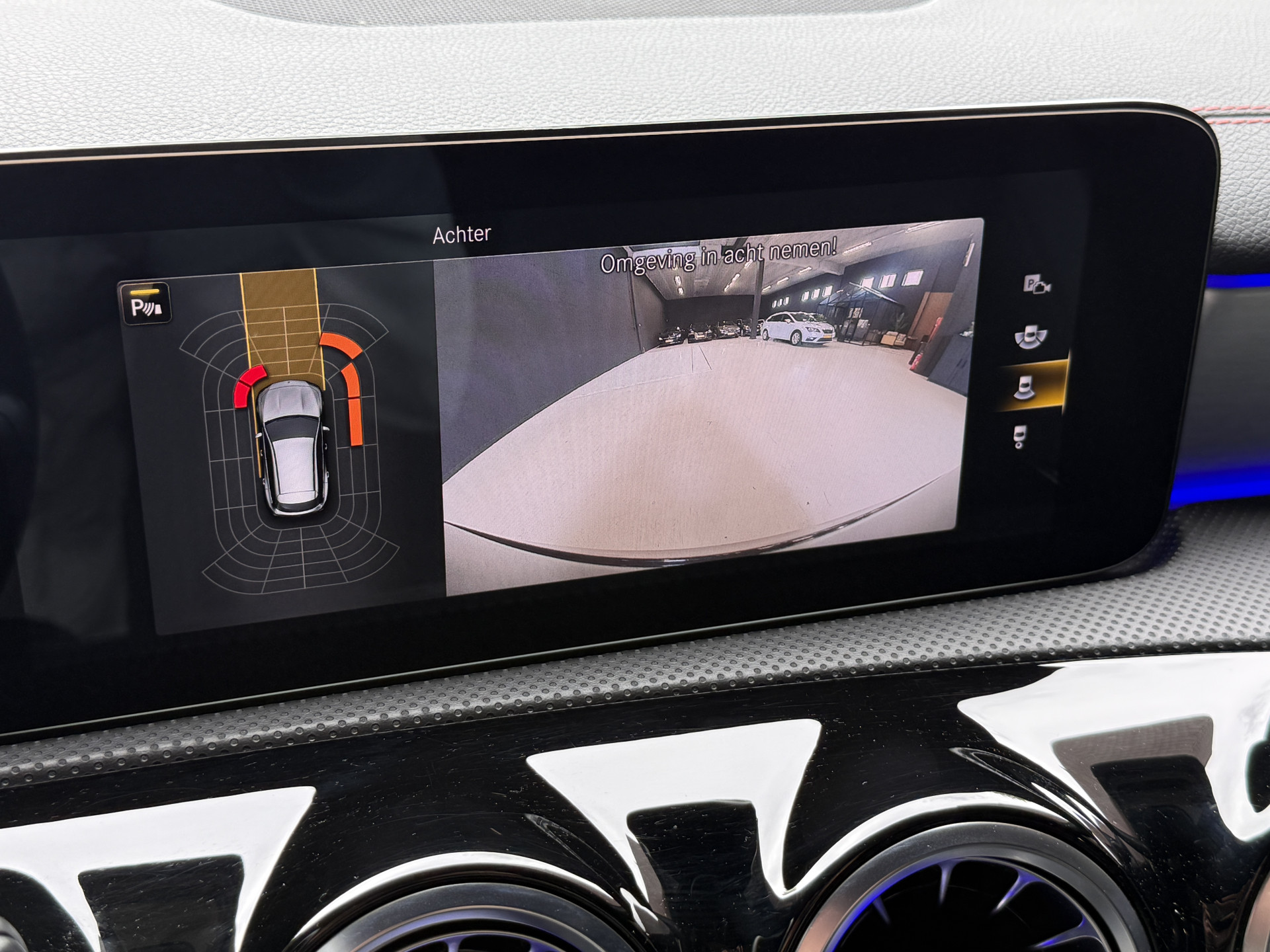 Mercedes-Benz CLA-klasse Shooting Brake 200 Business Solution AMG | Pano | Sfeerverl. | Burmester | Keyless