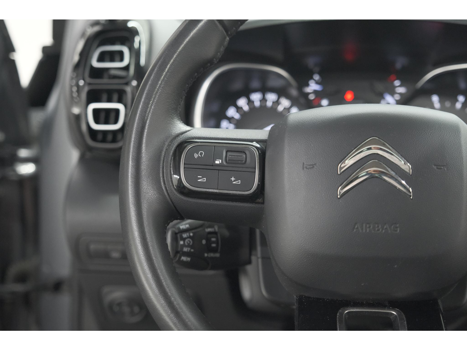 Citroen C3 Aircross PureTech 110 EAT6 Shine | Trekhaak | Panoramadak | Head-Up Display | Camera | Navigatie