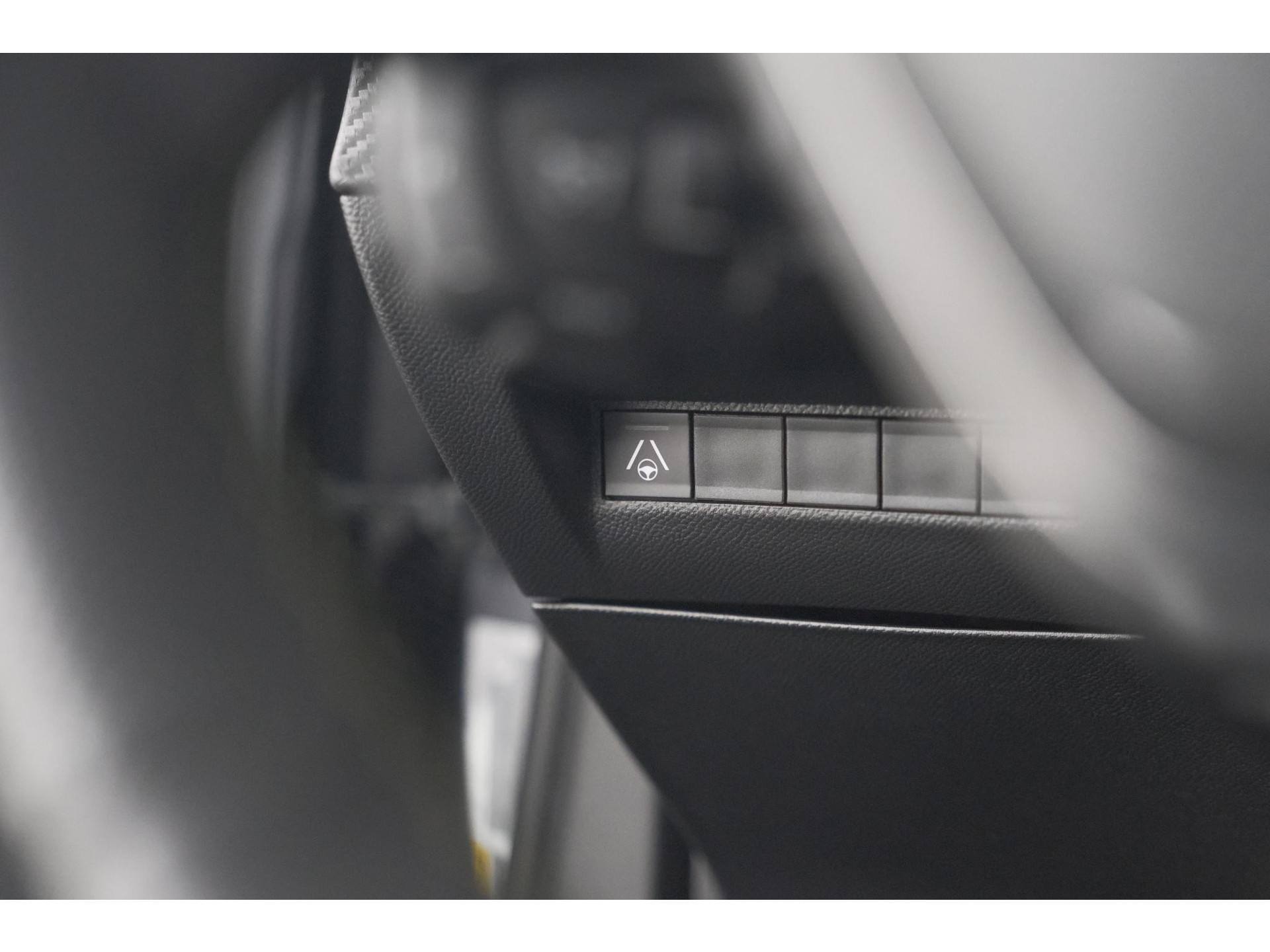 Peugeot 2008 PureTech 130 EAT8 GT | 360 Camera | Stoelmassage | Adaptieve Cruise Control | Dodehoekdetectie