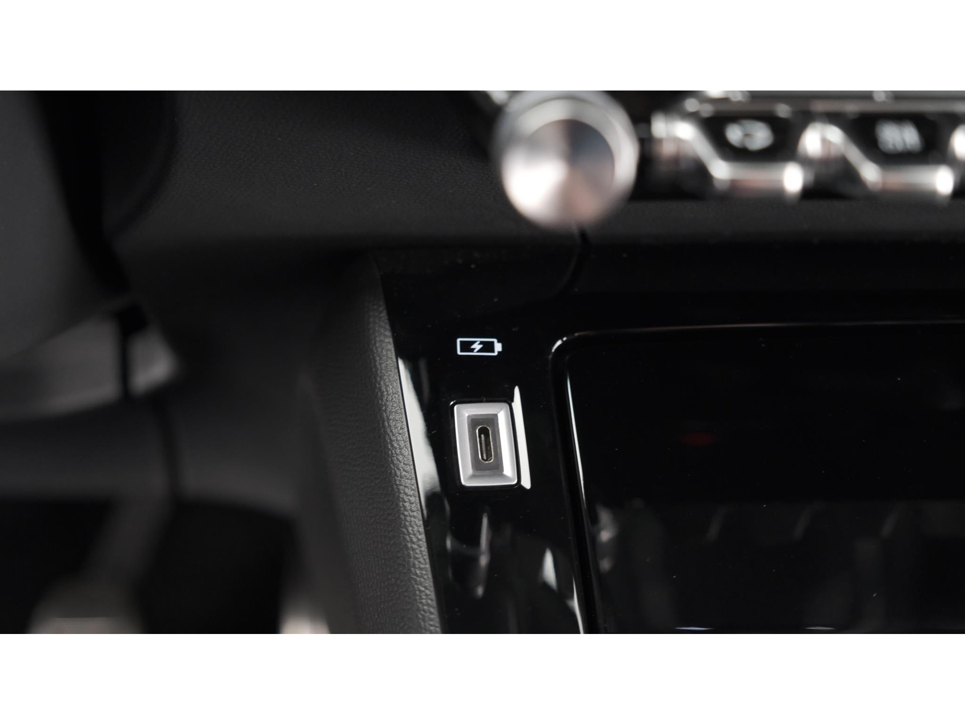 Peugeot 2008 PureTech 130 GT | Camera | Dodehoekdetectie | Navigatie | Parkeersensoren | Stoelverwarming