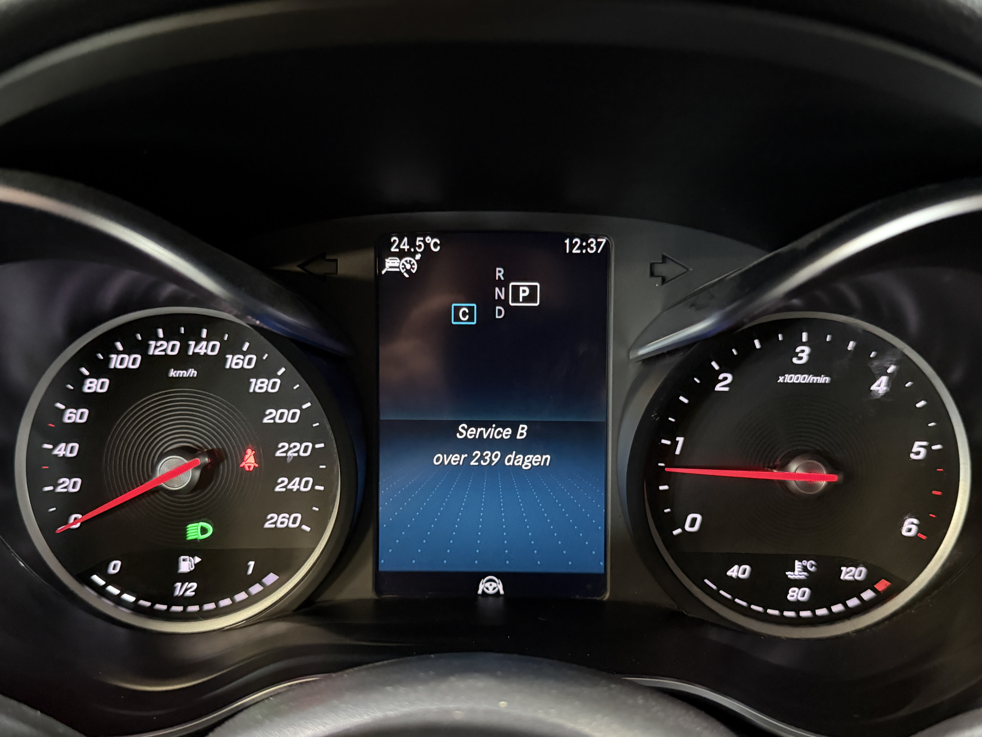 Mercedes-Benz C-klasse Estate 220 d Business Solution | Camera | Stoelverwarming | Elektr. trekhaak | Adaptive cruise | Full LED