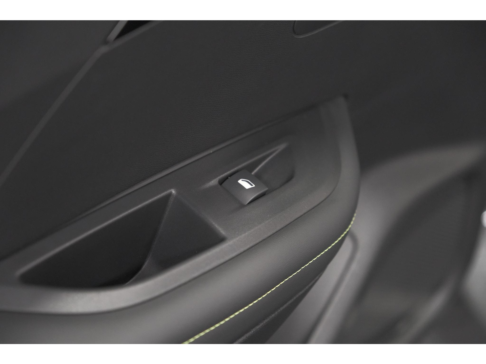 Peugeot e-2008 EV GT Avantage 54 kWh | 96.8% SOH | 11 KW Lader | 360 Camera | Panoramadak | Dodehoekdetectie
