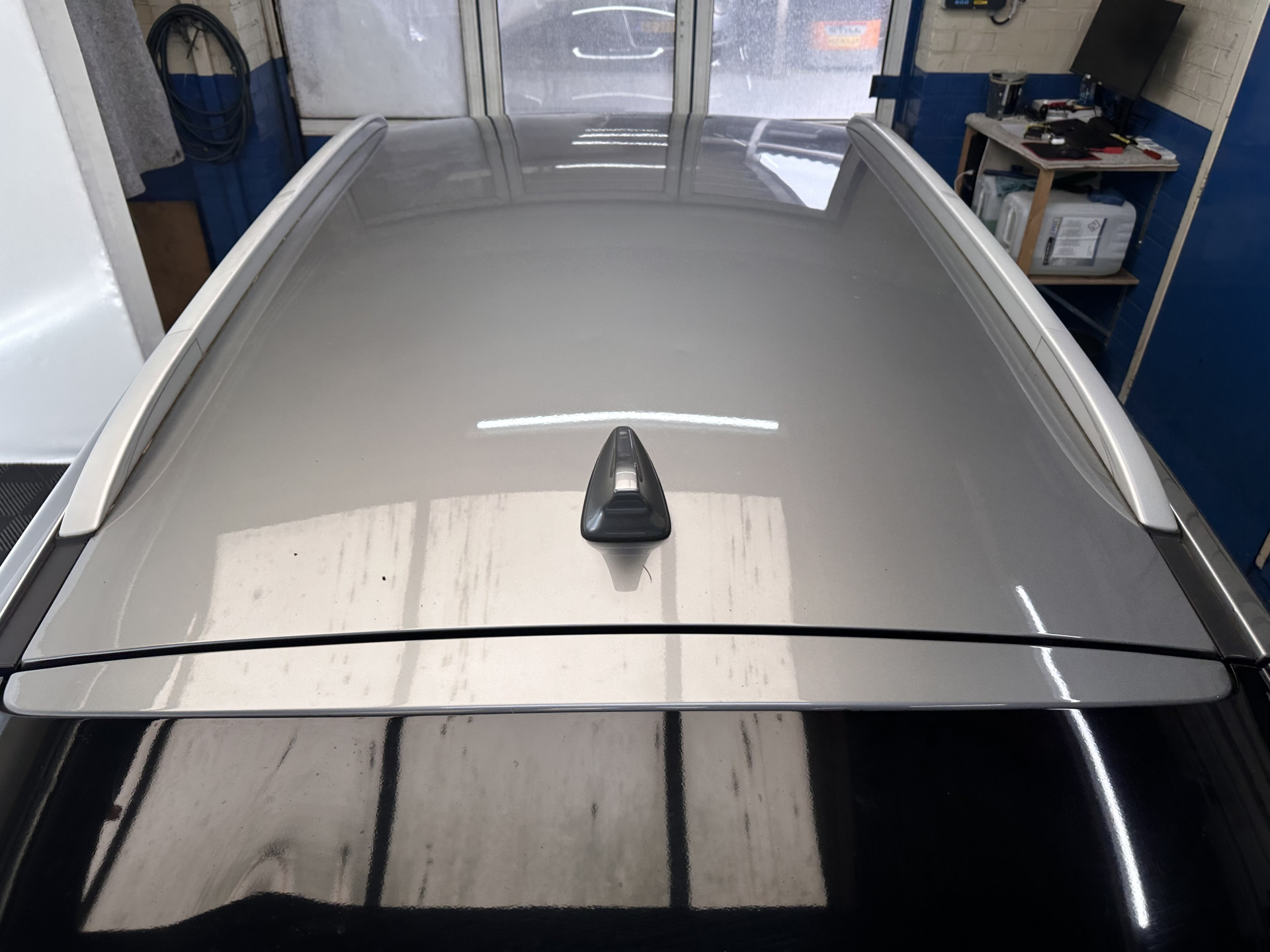 Kia Niro 1.6 GDi Hybrid ExecutiveLine (INCL.BTW) Aut. *LEATHER-FABRIC | NAVI-FULLMAP | KEYLESS | CAMERA | COMFORT-SEATS | DIGI-COCKPIT | LANE-ASSIST | ECC | CARPLAY | PDC | TOWBAR | 16''ALU*