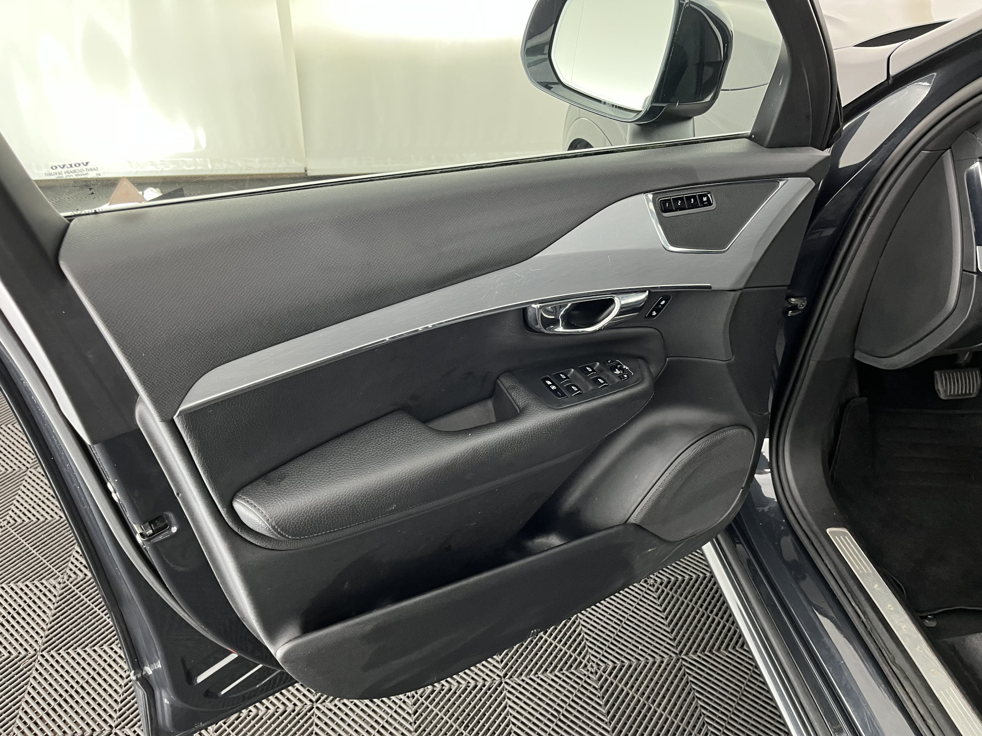 Volvo XC90 2.0 T8 Twin Engine AWD Inscription [ 7-Pers. ] (INCL-BTW) Aut. *PANO | HEAD-UP | LUXURY-LEATHER | FULL-LED | DIGI-COCKPIT | NAVI-FULLMAP | CARPLAY | ECC | HEATED-COMFORTSEATS | LANE-ASSIST | PDC | TOWBAR | 19"ALU*