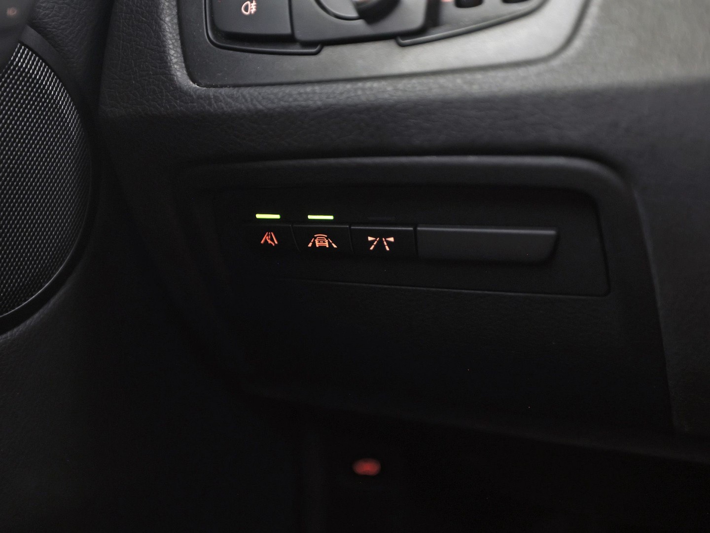 BMW 3 Serie 318i M Sport Automaat (PANORAMADAK, M PAKKET, GROOT NAVI, CAMERA, DEALER ONDERHOUDEN, COGNAC LEDER, SPORTSTOELEN, STOELVERWARMING, VIRTUAL COCKPIT, NIEUWSTAAT)