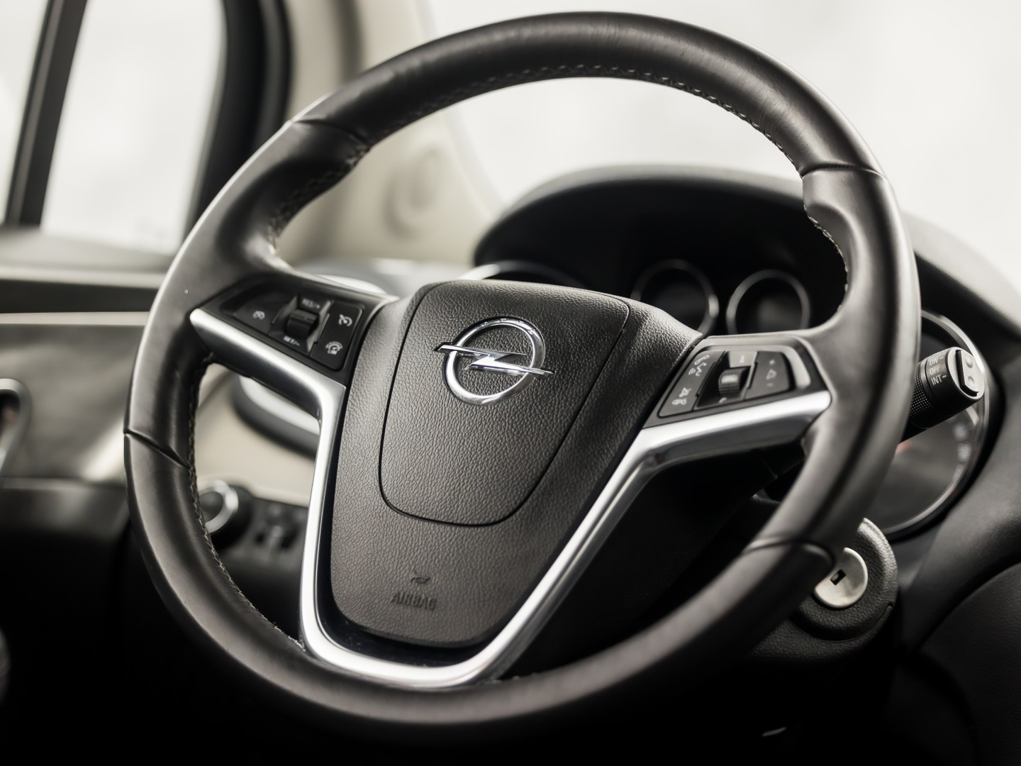 Opel Mokka 1.4 Innovation Sport 140Pk (CLIMATE, GETINT GLAS, SPORTSTOELEN, PARKEERSENSOREN, CRUISE, NIEUWSTAAT)