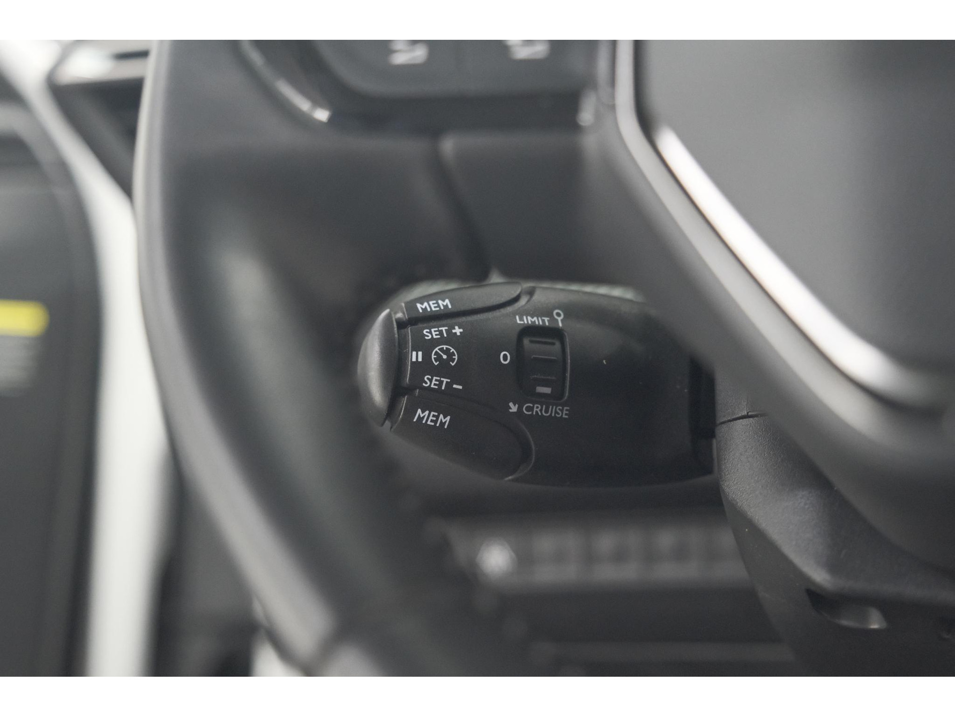 Peugeot 2008 PureTech 130 Allure | Trekhaak | Camera | Navigatie | Parkeersensoren