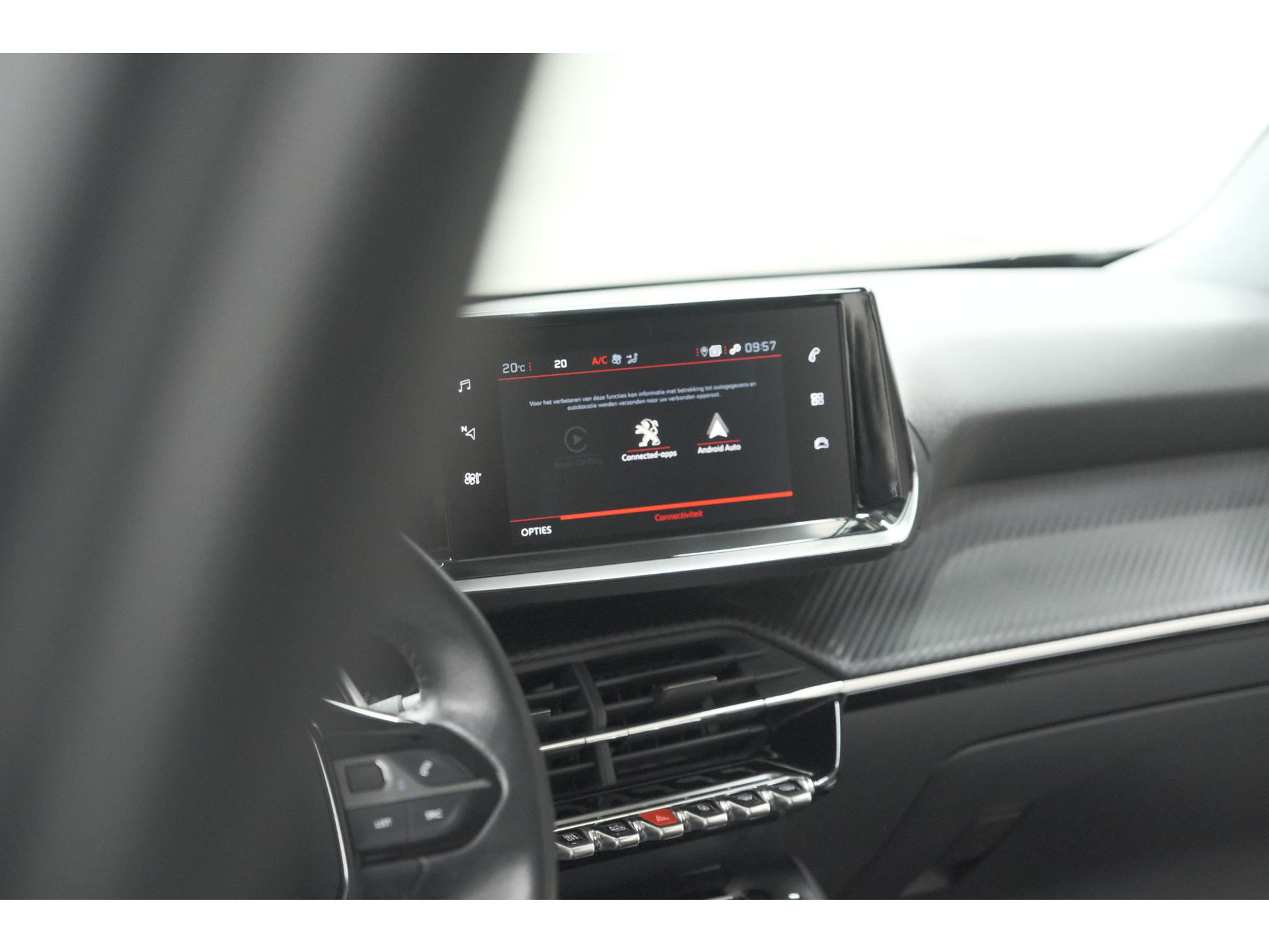 Peugeot 2008 PureTech 130 EAT8 Allure | Trekhaak | Camera | Navigatie | Apple Carplay