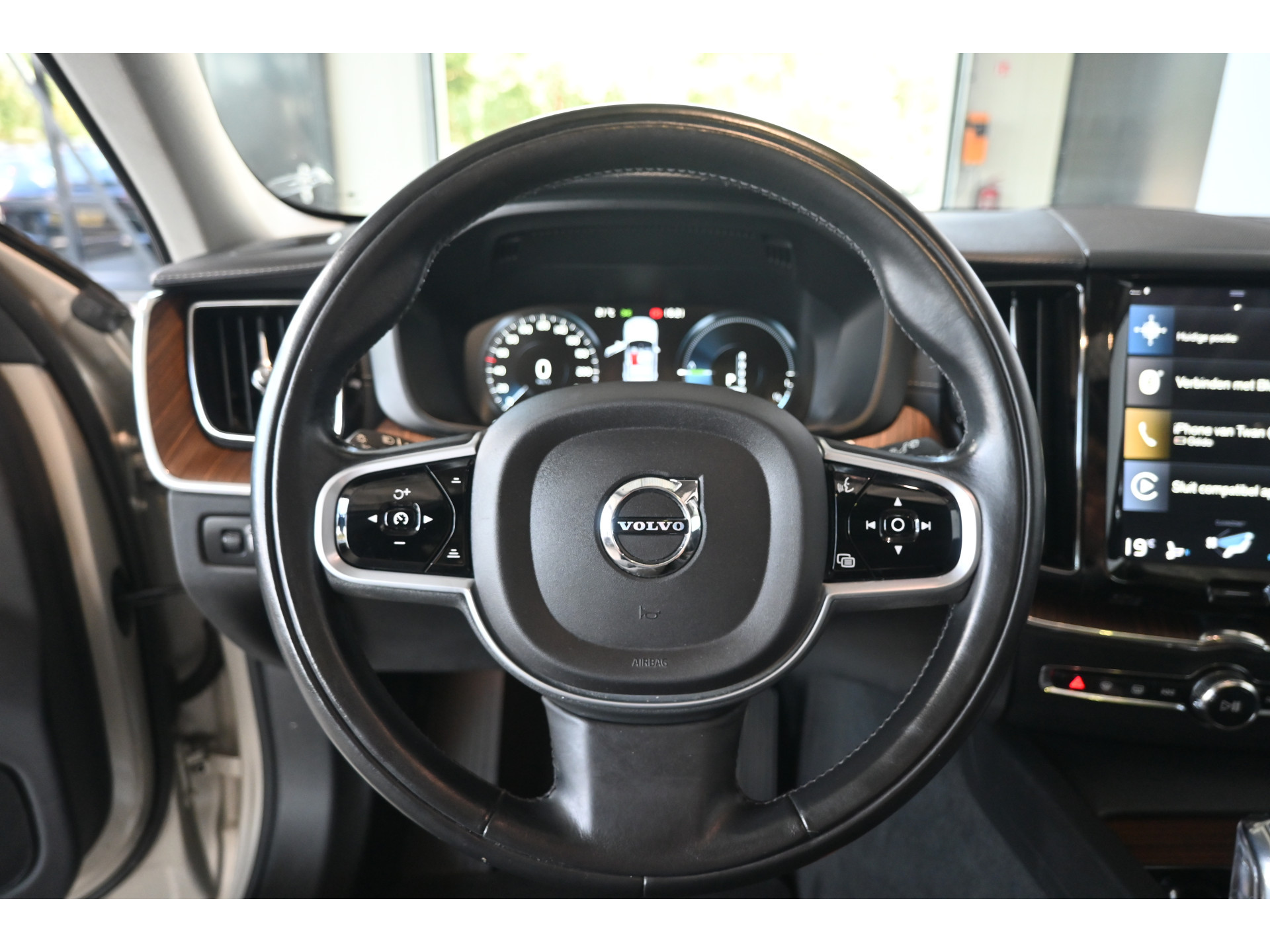 Volvo XC60 2.0 T8 Twin Engine AWD Inscription Harman/Kardon Navigatie Panoramadak Carplay Goed Onderhouden! Inruil Mogelijk!