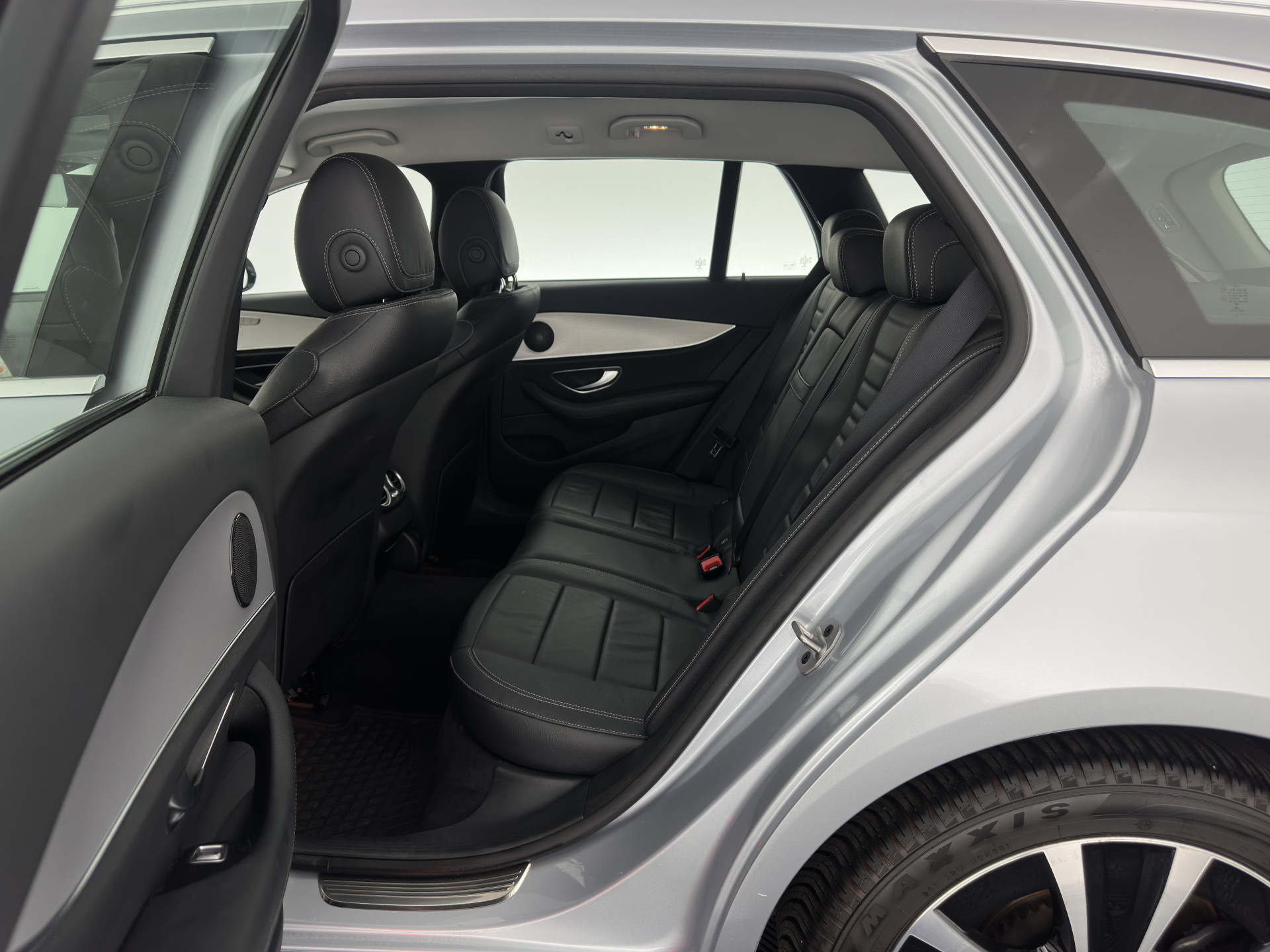 Mercedes-Benz E-klasse Estate 300 de Luxury Line ( Plug-in ) (INCL-BTW) Aut. *LEATHER | FULL-LED | WIDESCREEN-COCKPIT | BLIND-SPOT | AMBIENT-LIGHT | HEATED-SPORTSEATS | CAMERA | DAB+ | NAVI-FULLMAP | PDC | ADAPTIVE-CRUISE | ECC | 18''ALU*